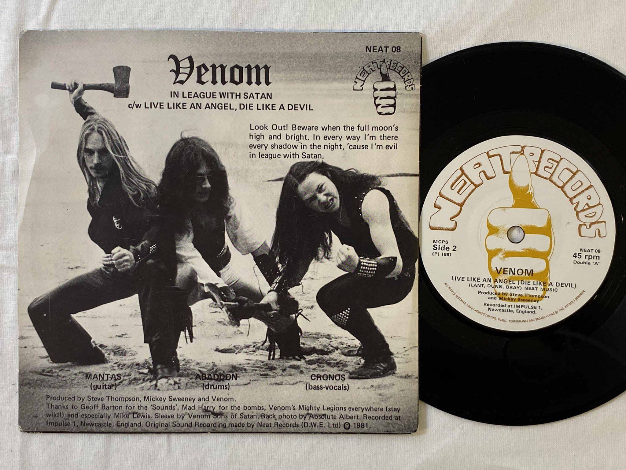 Omslagsbild för skivan VENOM in league with satan 7"single -81 UK NEAT 08 ** RARE **