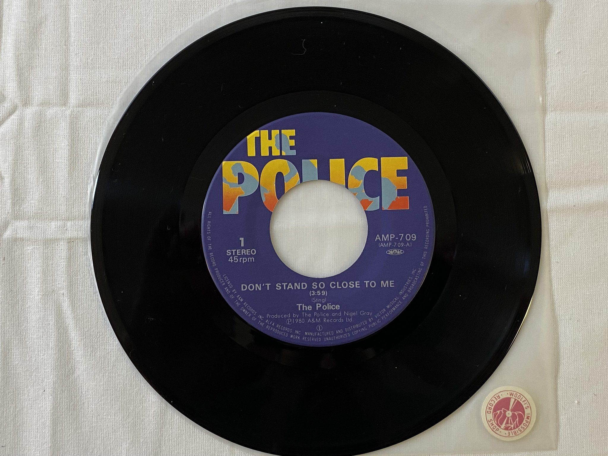 Omslagsbild för skivan THE POLICE don't stand so close to me 7"single -80 Japan POLYDOR AMP-709