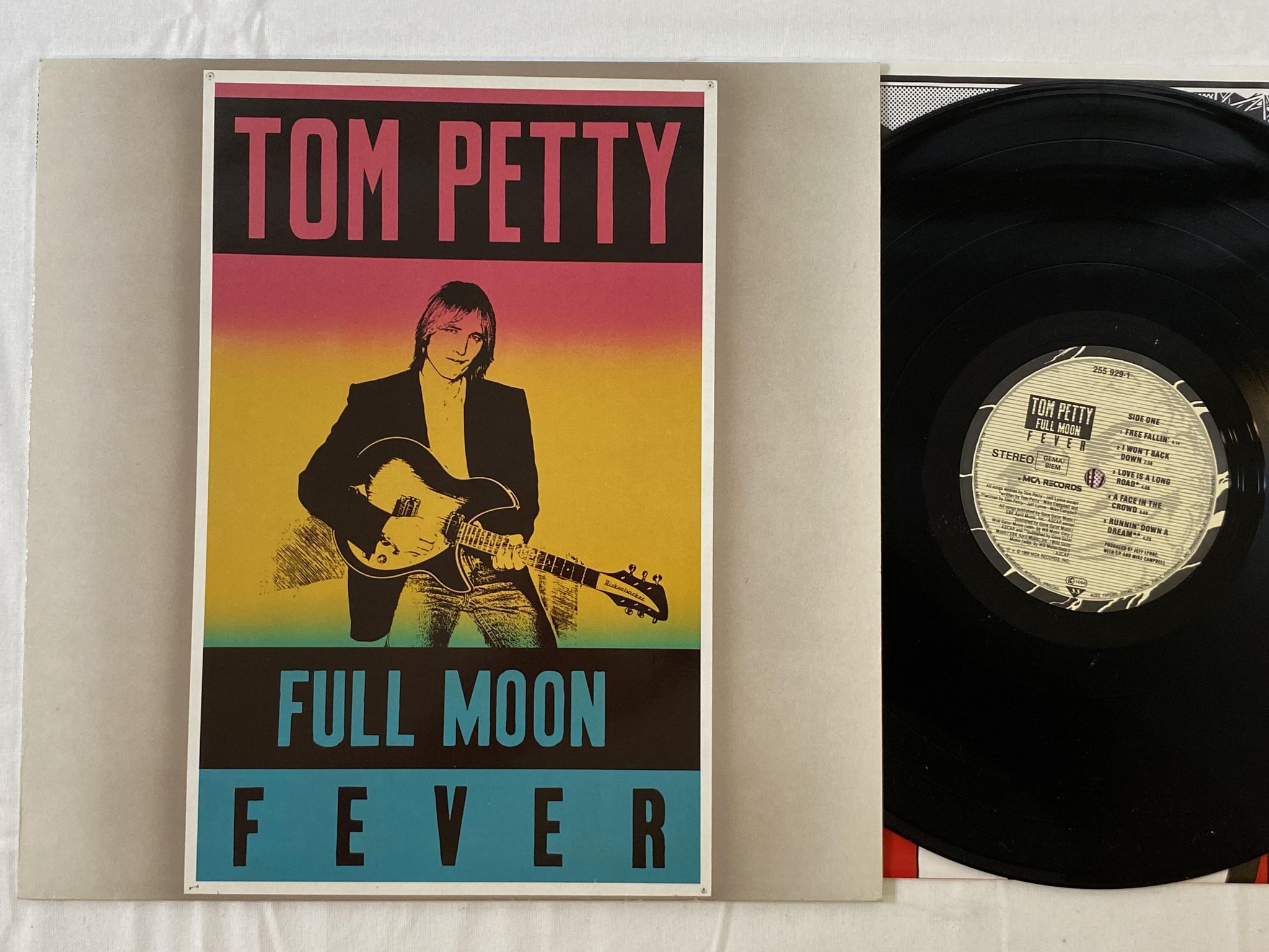 Omslagsbild för skivan TOM PETTY full moon LP -89 Hol MCA 255 929-1 " free fallin' "