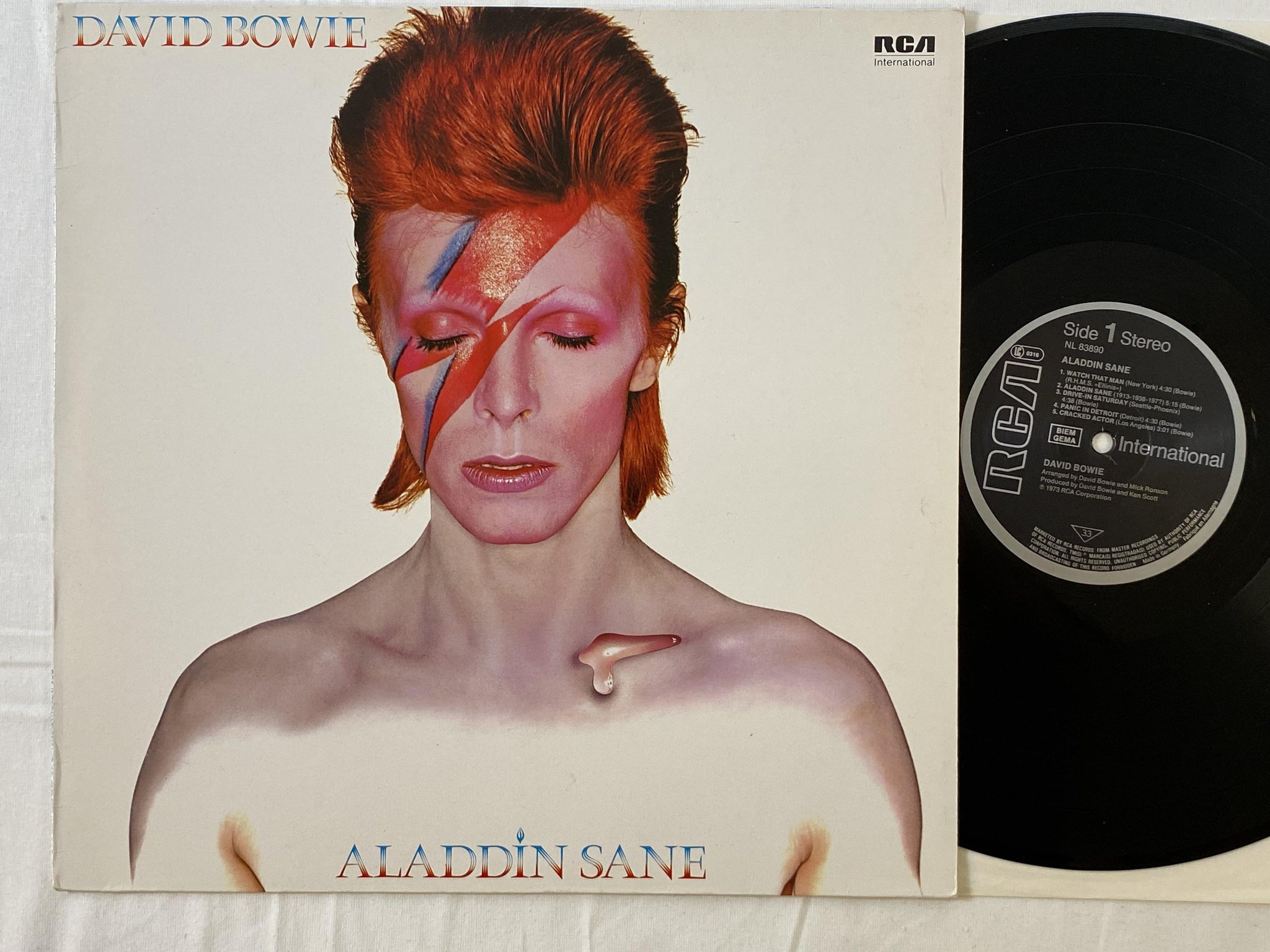 Omslagsbild för skivan DAVID BOWIE aladdin sane LP Ger RCA NL 83890