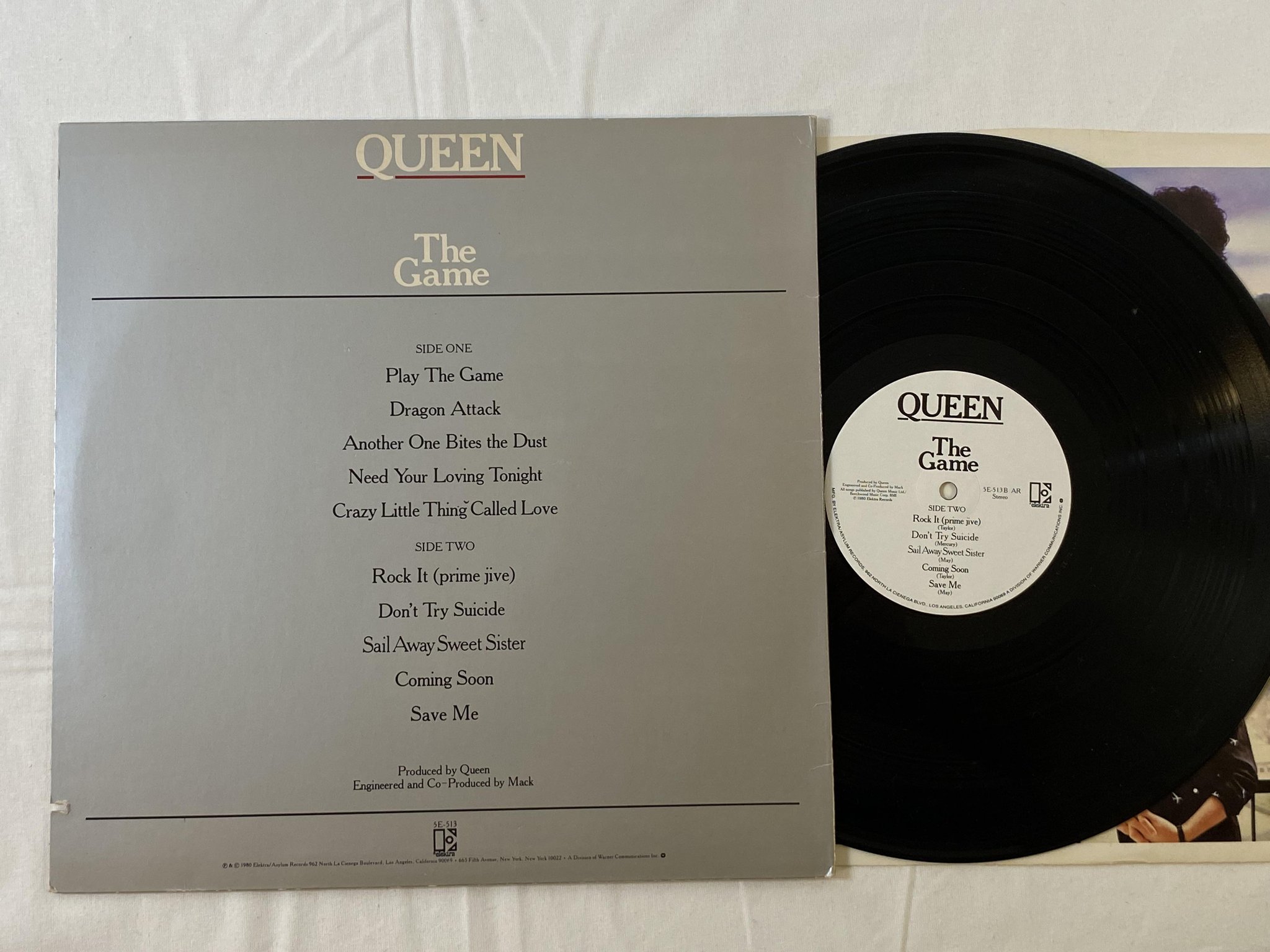 Omslagsbild för skivan QUEEN the game LP -80 US ELEKTRA  5E-513 AR