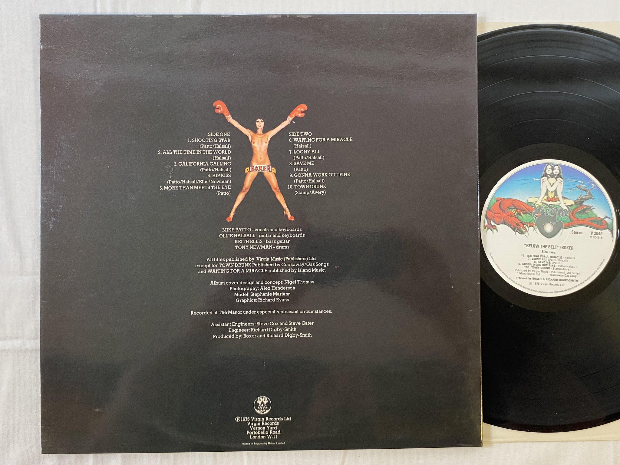 Omslagsbild för skivan BOXER below the belt LP -75 UK VIRGIN V2049