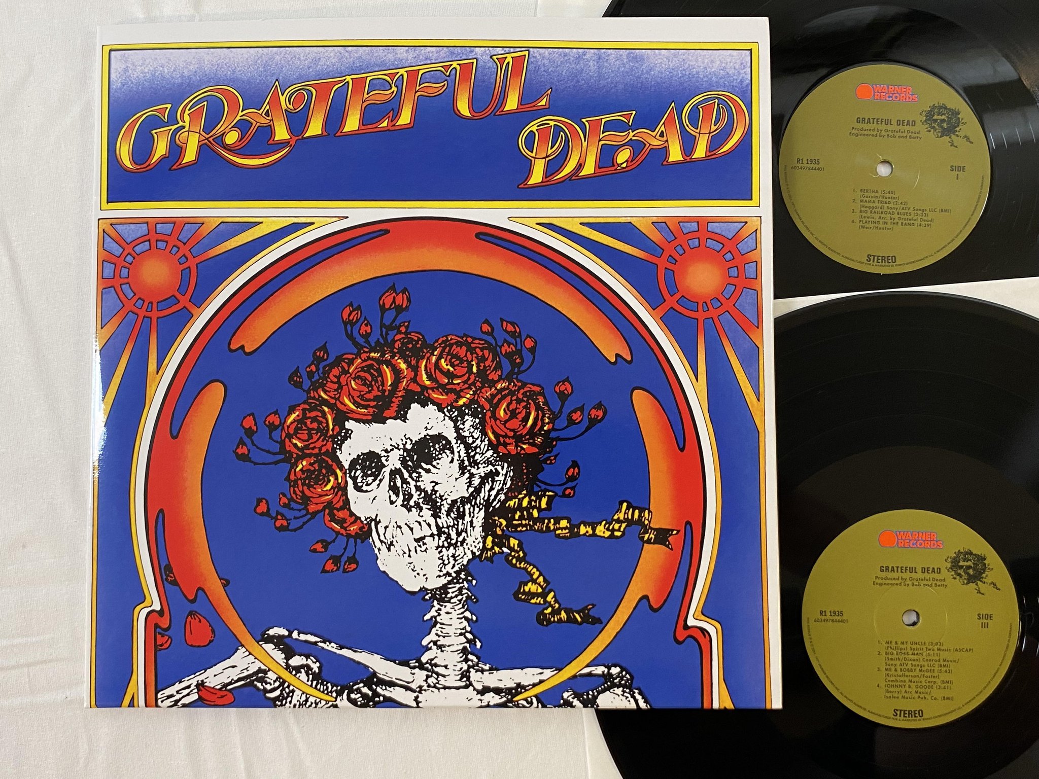 Omslagsbild för skivan GRATEFUL DEAD s/t 2xLP re 2021 WARNER BROS R1 1935