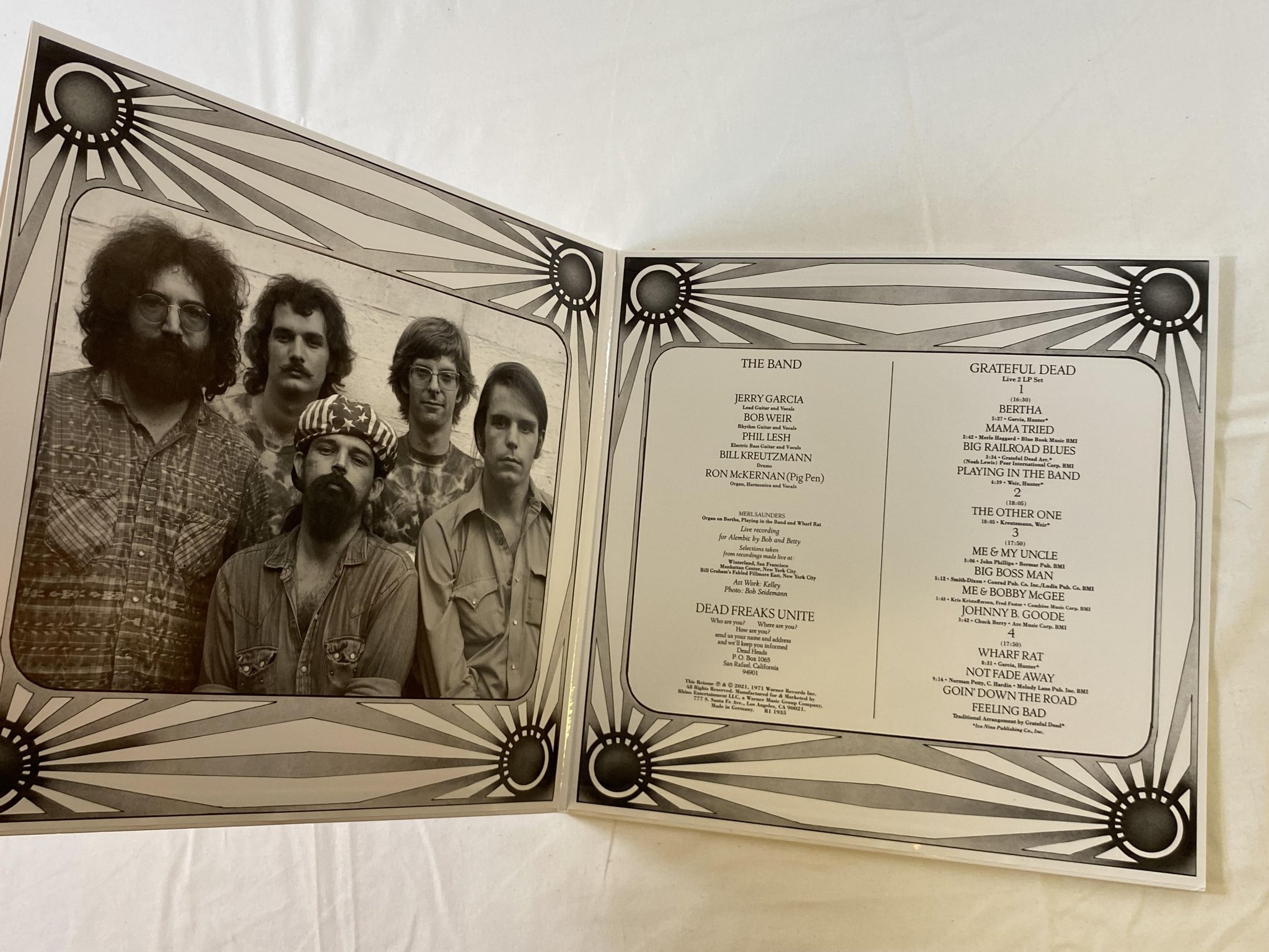 Omslagsbild för skivan GRATEFUL DEAD s/t 2xLP re 2021 WARNER BROS R1 1935