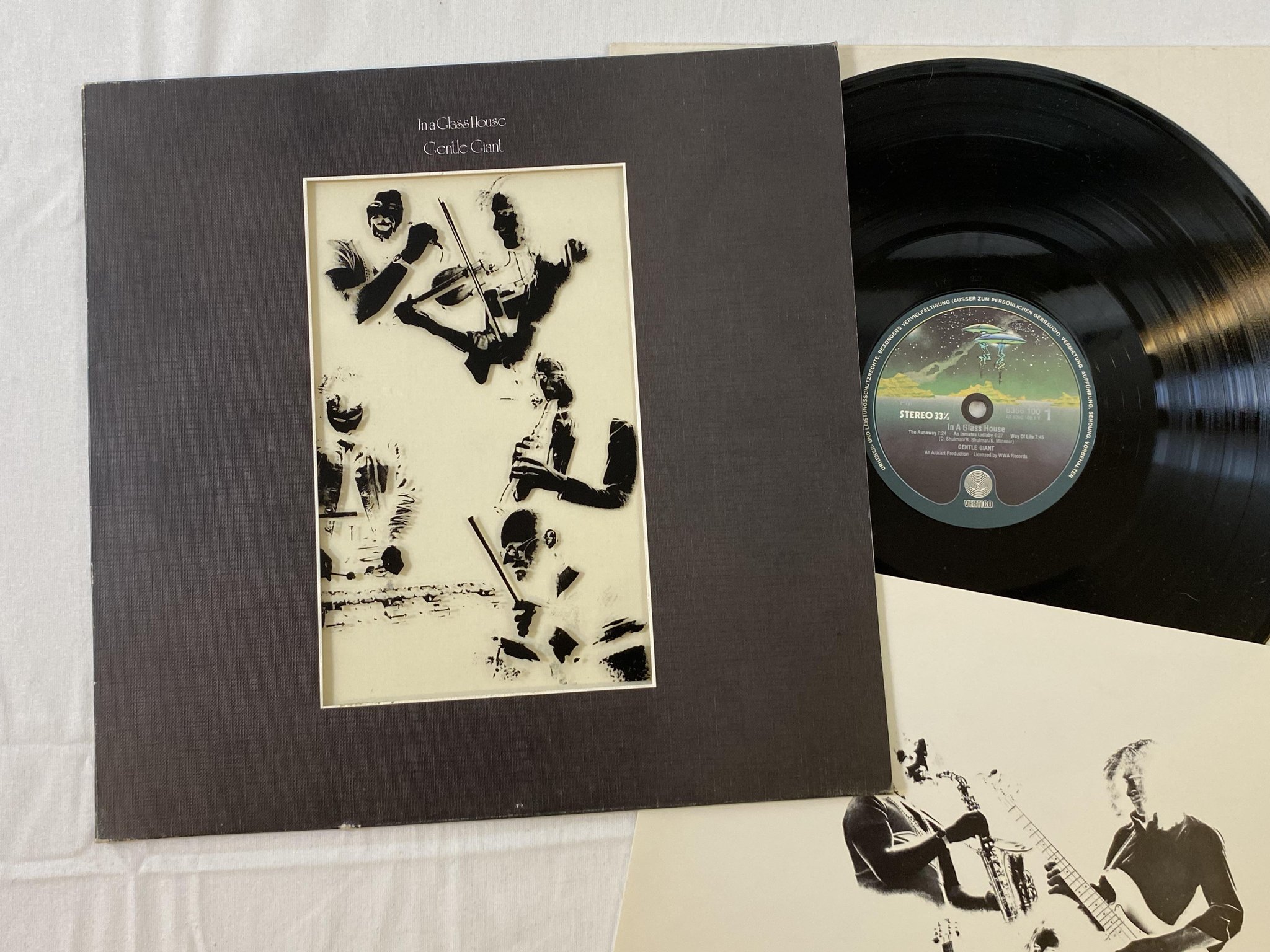 Omslagsbild för skivan GENTLE GIANT in a glass house LP Ger VERTIGO 6366100
