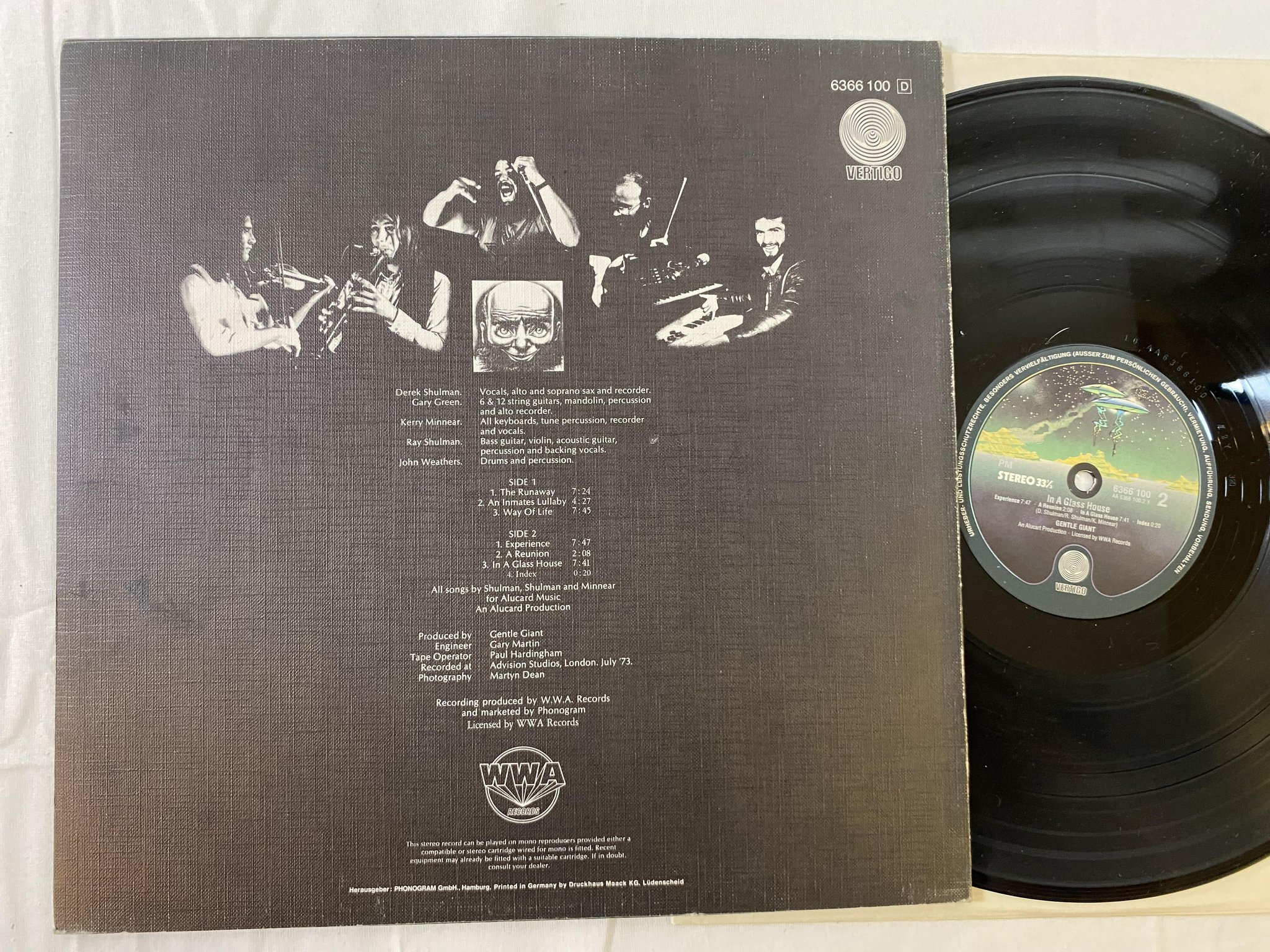 Omslagsbild för skivan GENTLE GIANT in a glass house LP Ger VERTIGO 6366100