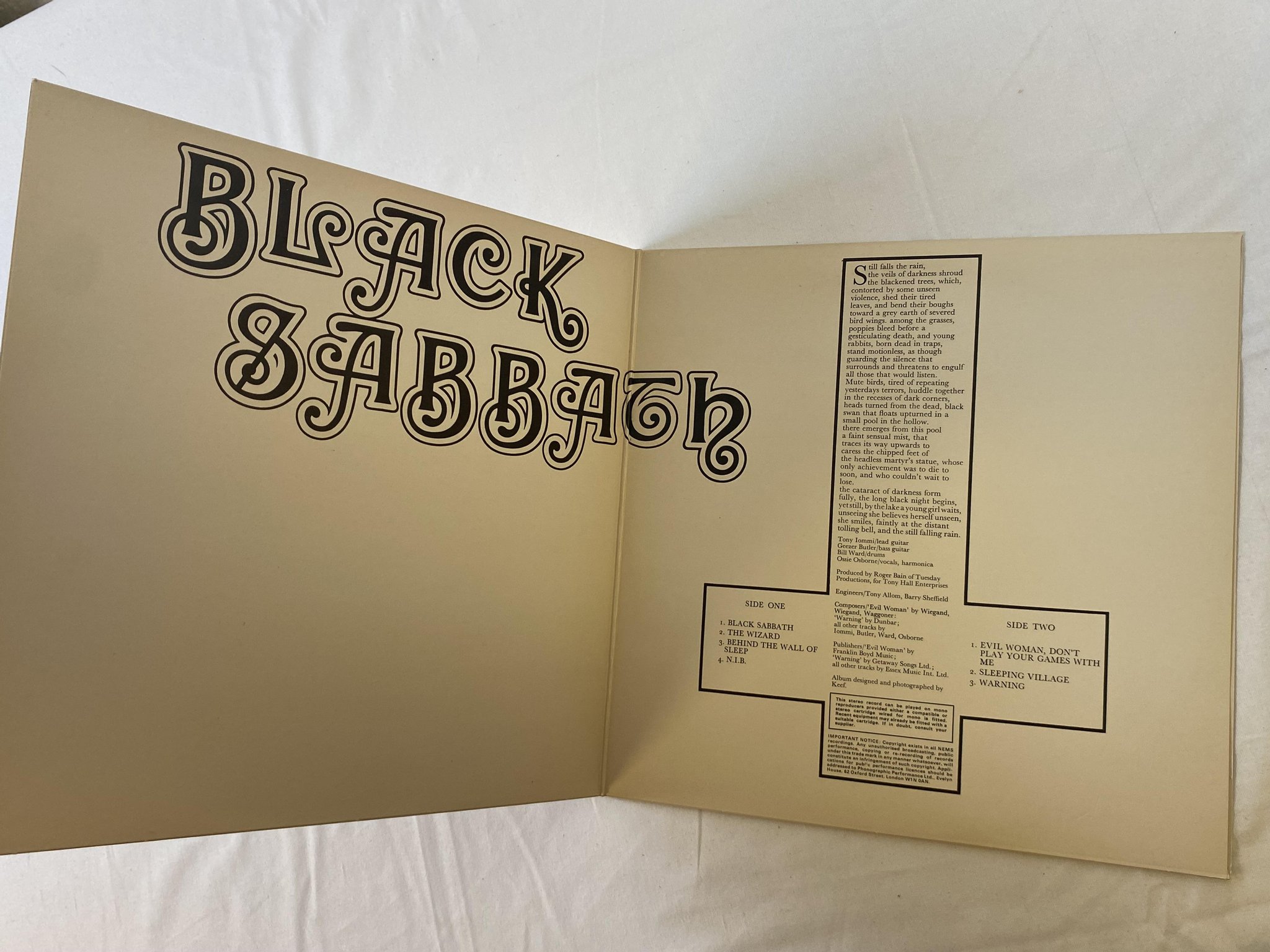 Omslagsbild för skivan BLACK SABBATH s/t LP UK NEMS NEL 6002