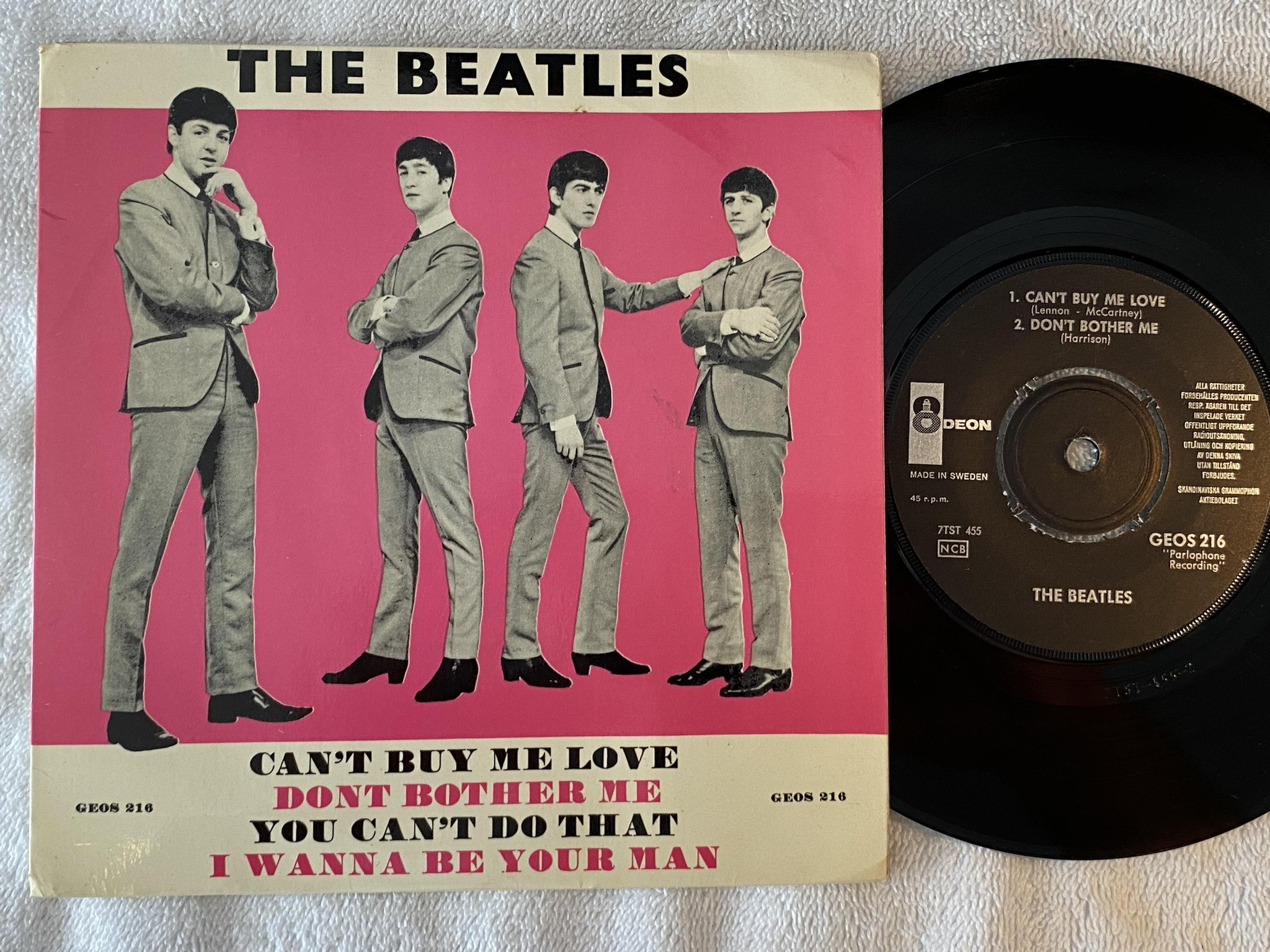 Omslagsbild för skivan THE BEATLES can't buy me love  7"ep  Swe ODEON GEOS 216 "alla rättigheter..."