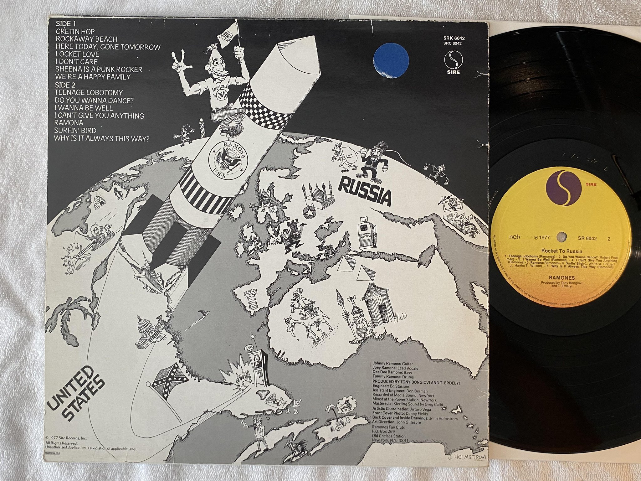 Omslagsbild för skivan RAMONES rocket to Russia LP -77 ncb SIRE SR 6042