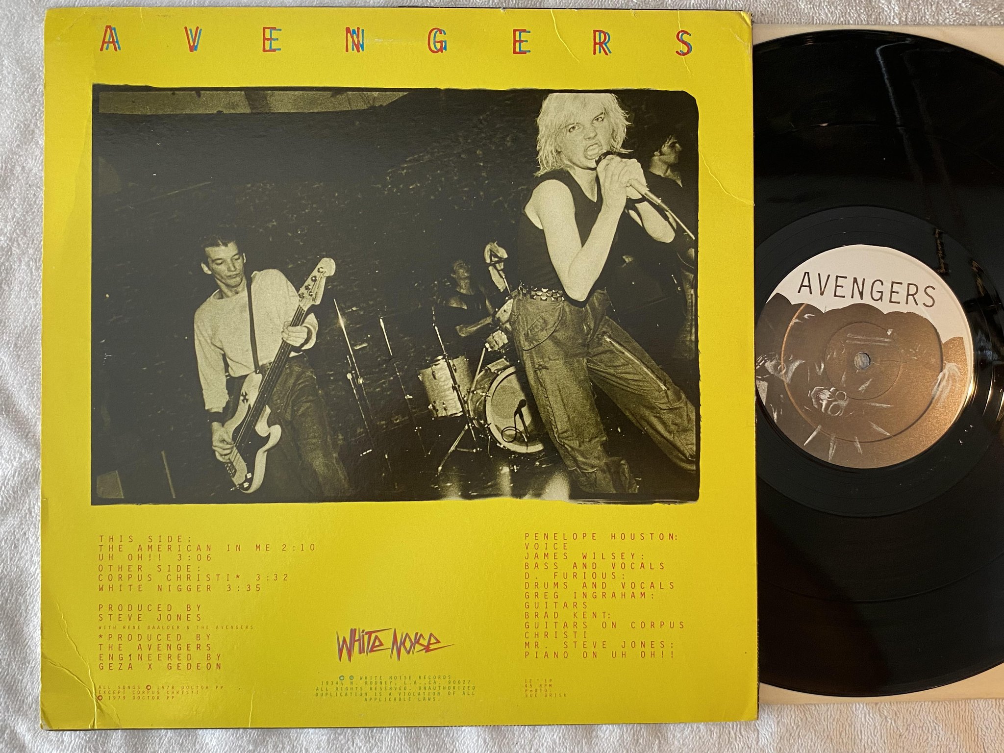 Omslagsbild för skivan AVENGERS s/t 12"ep -79 US WHITE NOISE WNR 002 punk rock