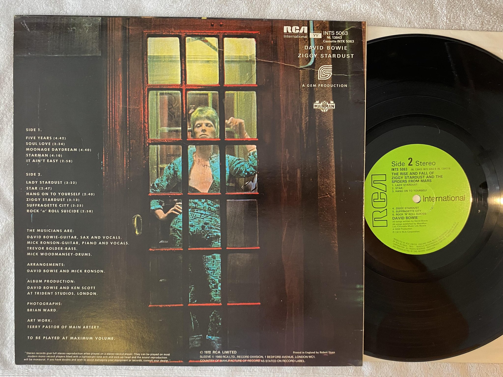 Omslagsbild för skivan DAVID BOWIE the rise and fall of Ziggy Stardust.. LP re UK RCA INTS 5063