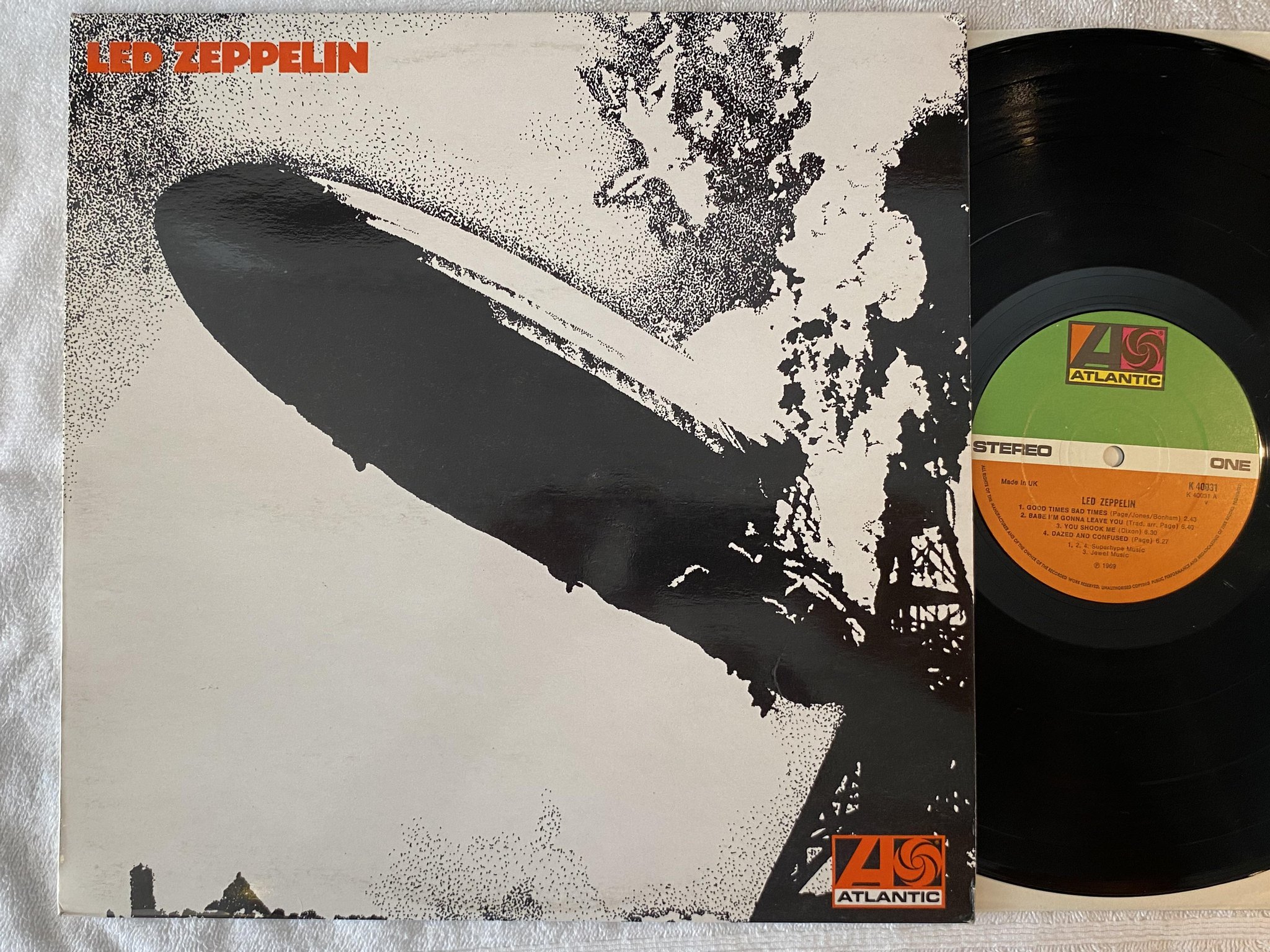 Omslagsbild för skivan LED ZEPPELIN s/t LP re UK ATLANTIC K 40031
