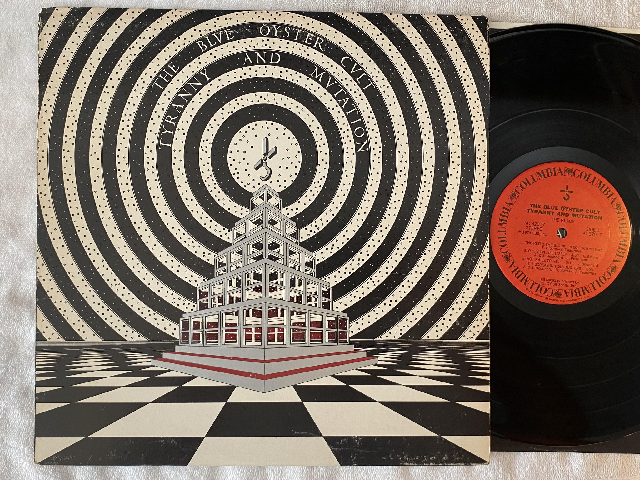 Omslagsbild för skivan THE BLUE ÖYSTER CULT tyranny and mutation LP -73 US COLUMBIA KC 32017