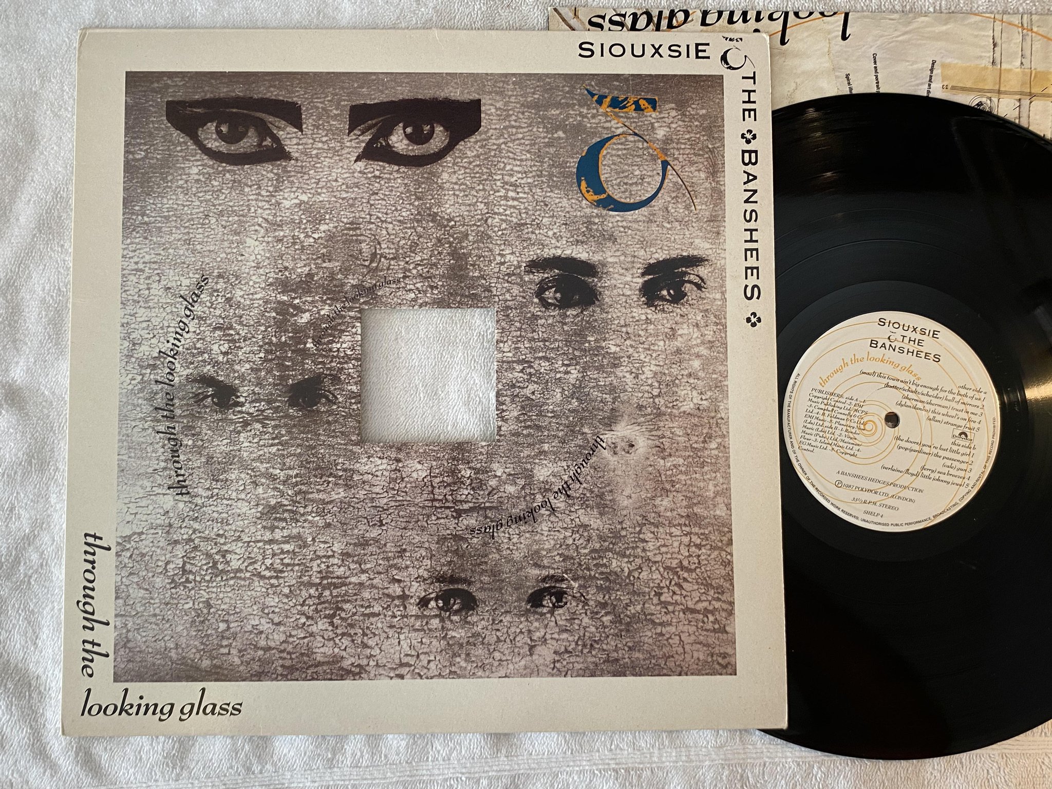 Omslagsbild för skivan SIOUXSIE & THE BANSHEES through the looking glass LP -87 UK POLYDOR SHELP 4