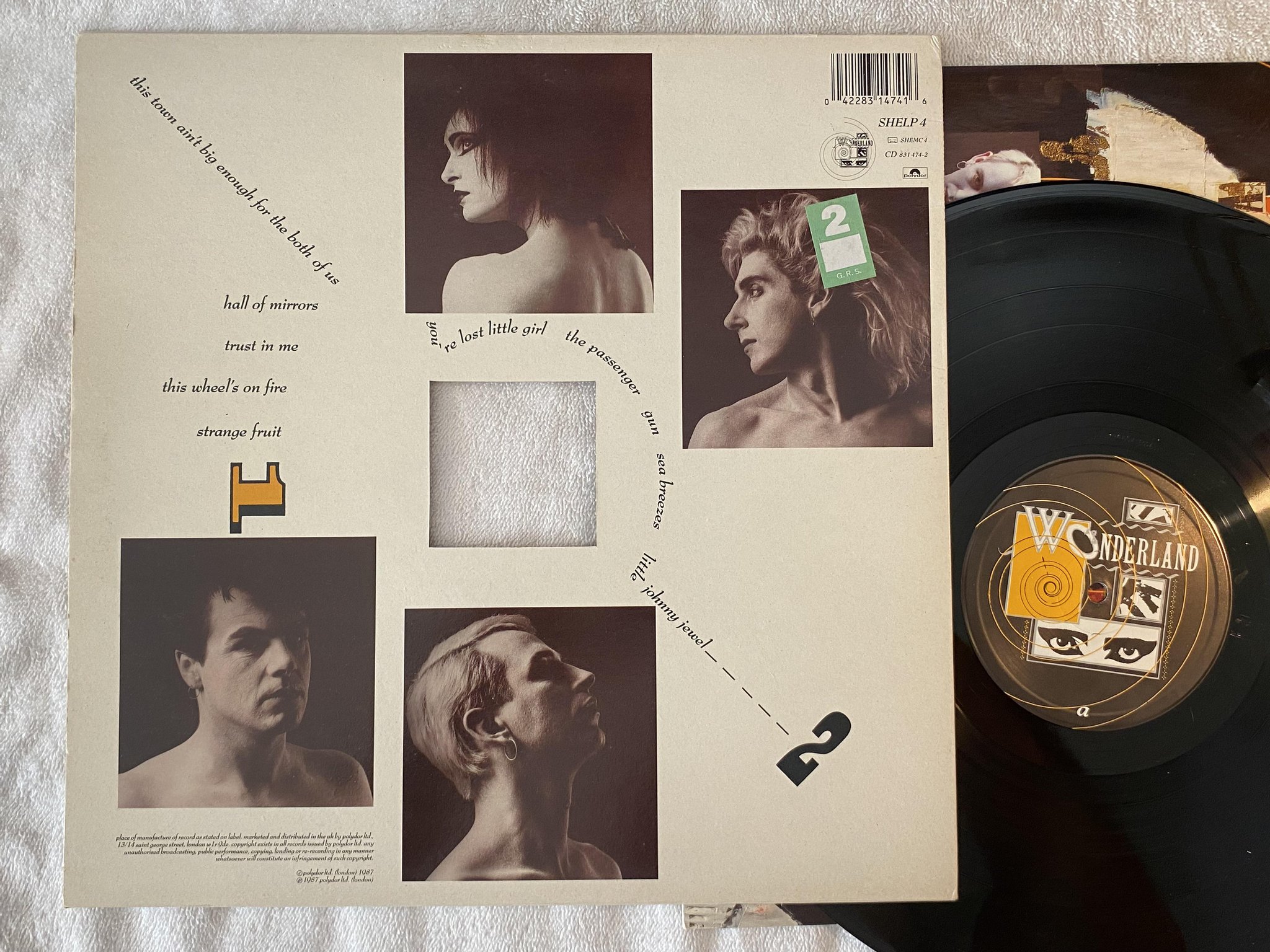 Omslagsbild för skivan SIOUXSIE & THE BANSHEES through the looking glass LP -87 UK POLYDOR SHELP 4