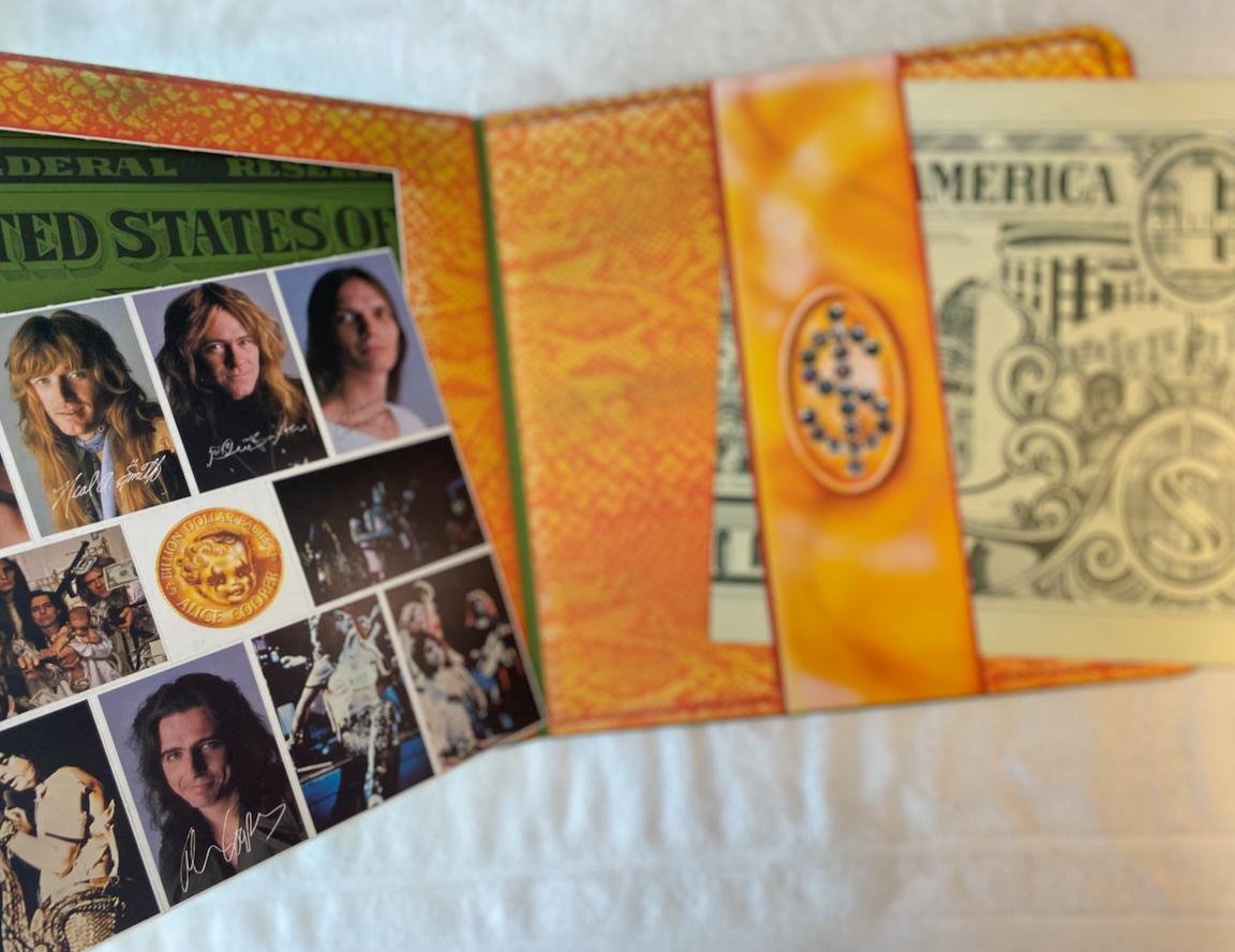 Omslagsbild för skivan ALICE COOPER billion dollar babies LP UK WARNER BROS K 56013 