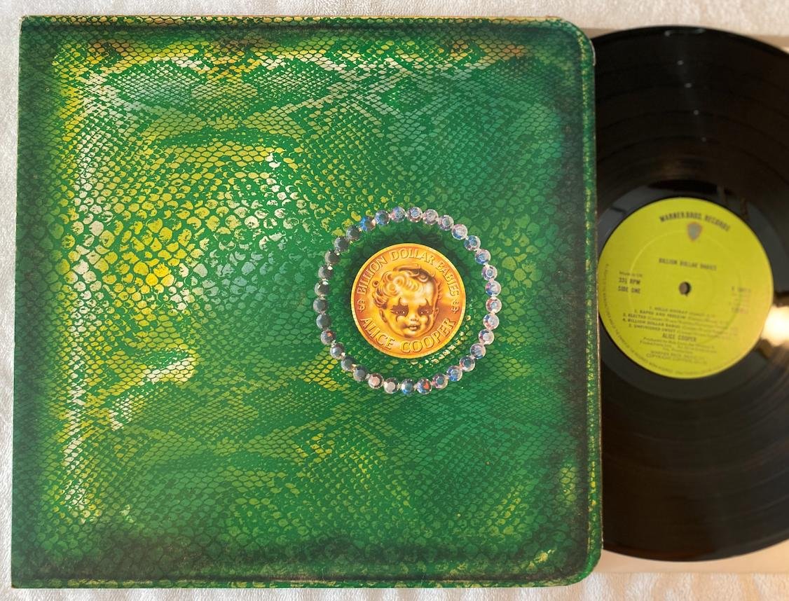 Omslagsbild för skivan ALICE COOPER billion dollar babies LP UK WARNER BROS K 56013 