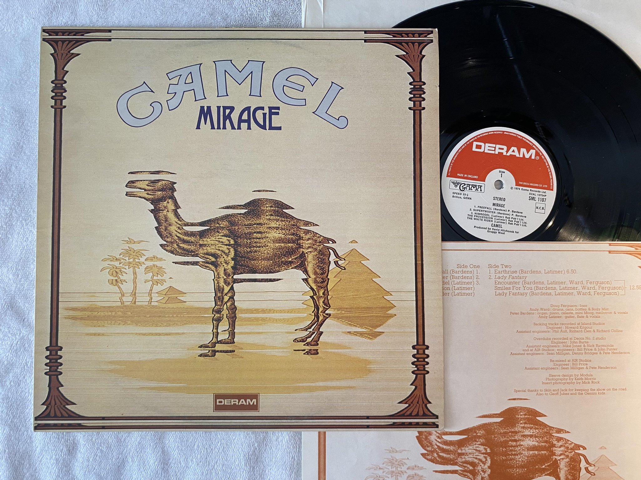 Omslagsbild för skivan CAMEL mirage LP -74 ncb UK DERAM SML 1107
