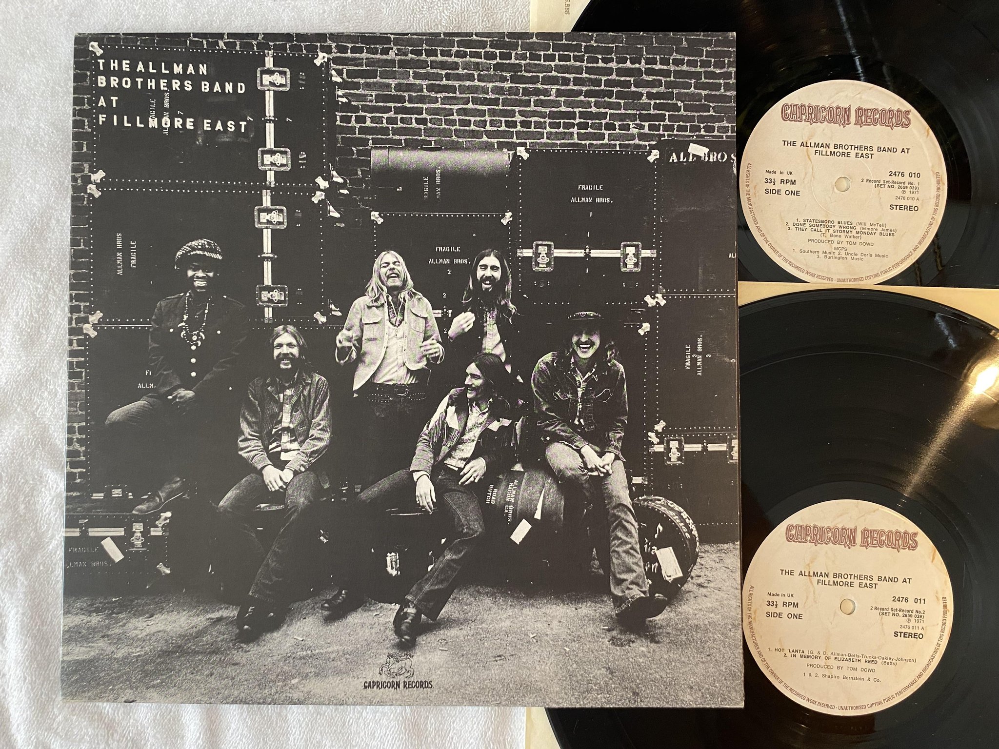 Omslagsbild för skivan THE ALLMAN BROTHERS BAND at Fillmore East 2xLP -71 UK CAPRICORN 2476 011