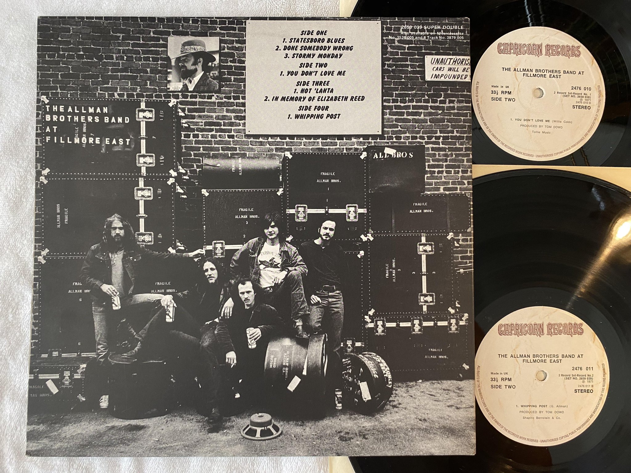 Omslagsbild för skivan THE ALLMAN BROTHERS BAND at Fillmore East 2xLP -71 UK CAPRICORN 2476 011