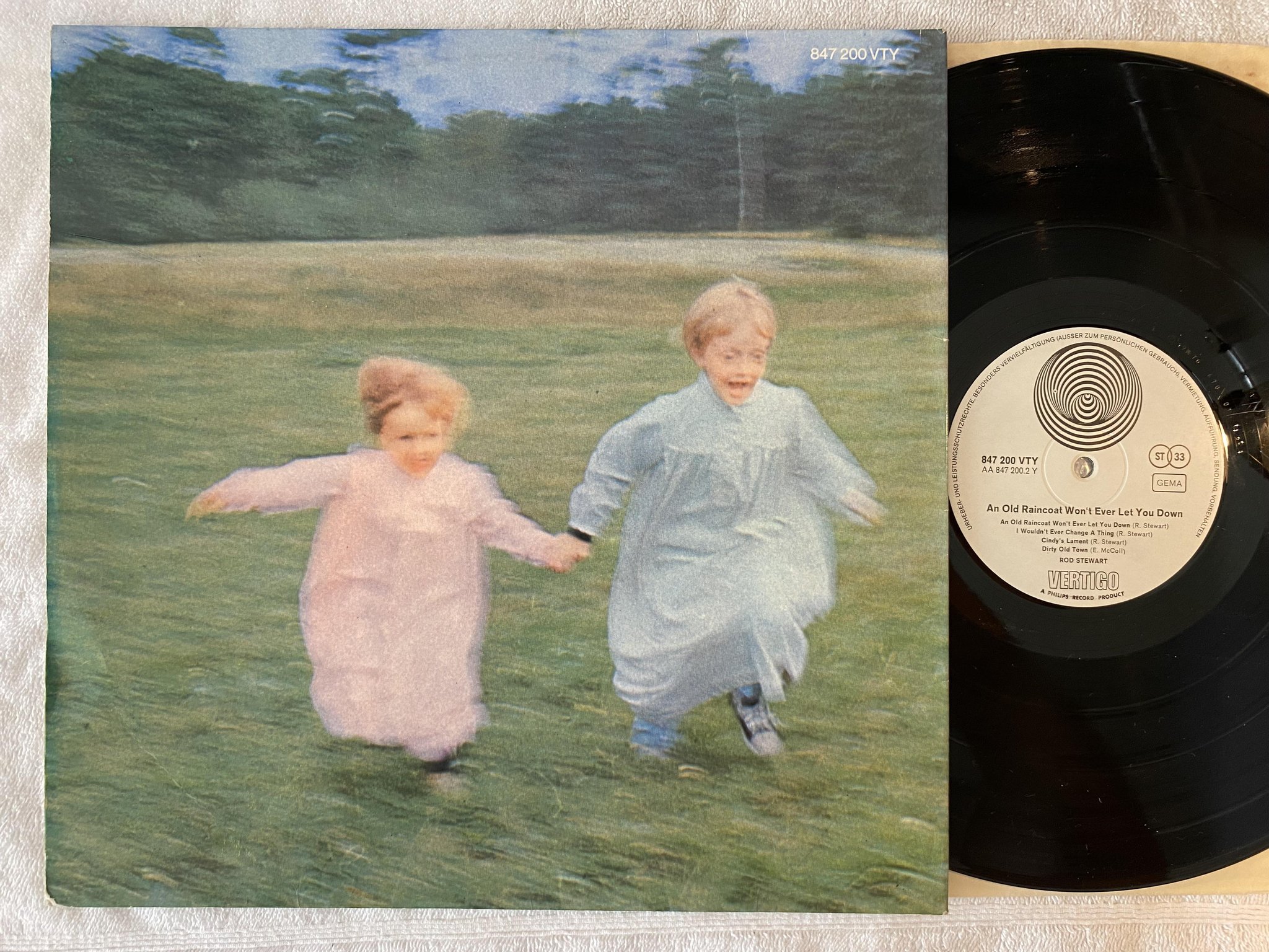 Omslagsbild för skivan ROD STEWART an old raincoat won't ever let you down LP Ger VERTIGO 847200 VTY