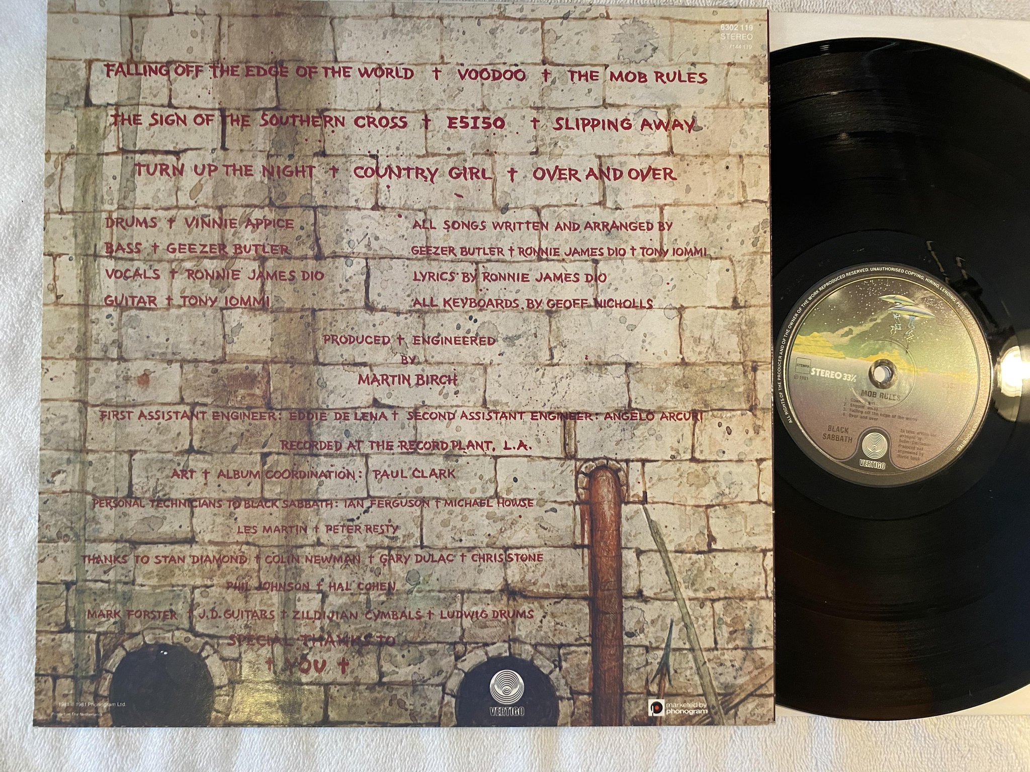 Omslagsbild för skivan BLACK SABBATH mob rules LP -81 Hol VERTIGO 6302 119