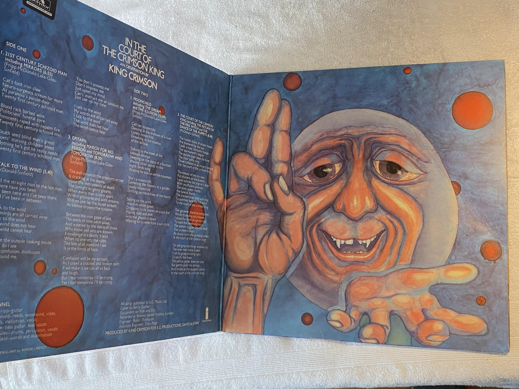 Omslagsbild för skivan KING CRIMSON in the court of the crimson king LP re ISLAND ILPS 9111