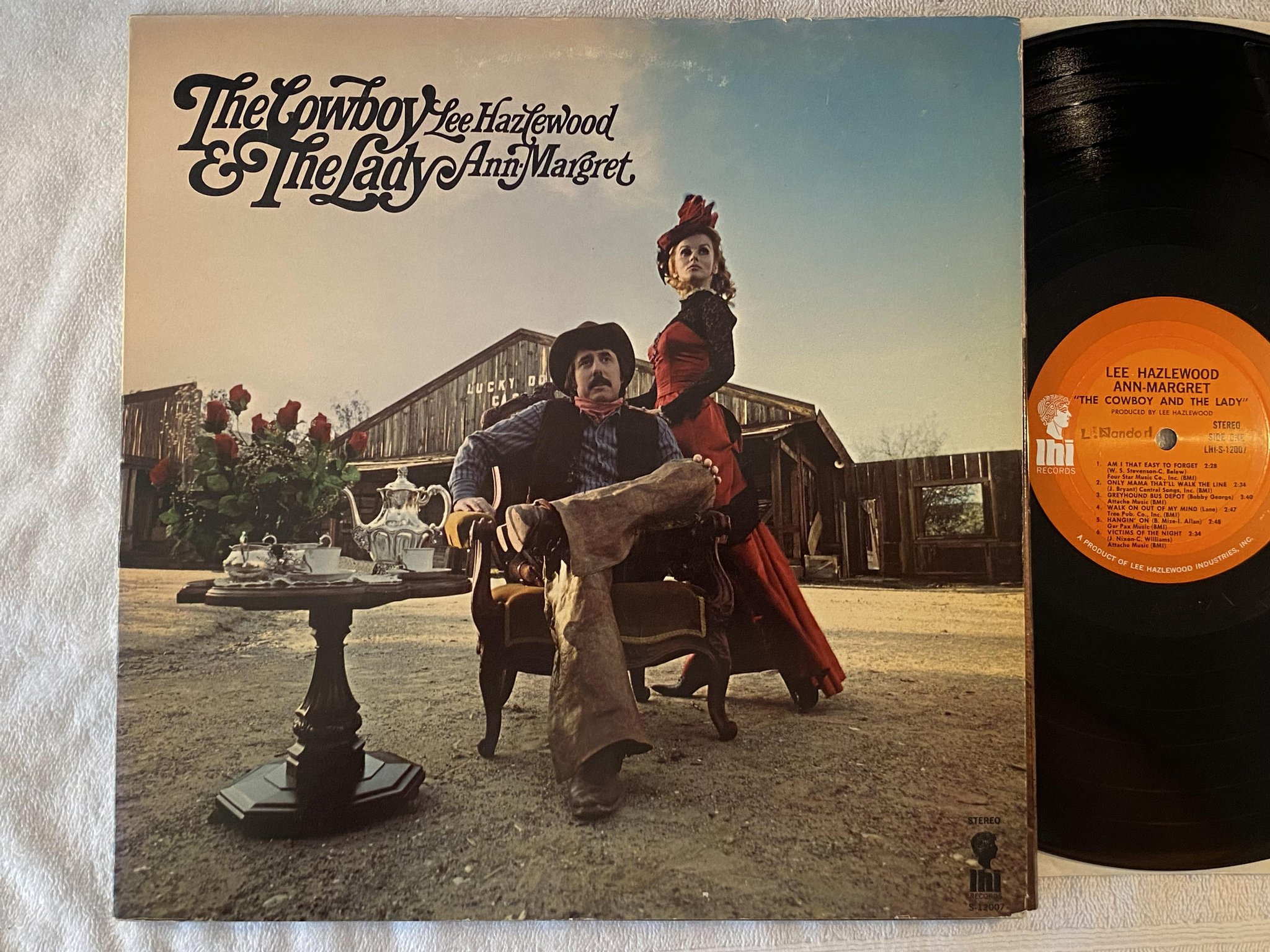 Omslagsbild för skivan LEE HAZLEWOOD & ANN MARGRET the cowboy and the lady LP -69 US LHI S-12007