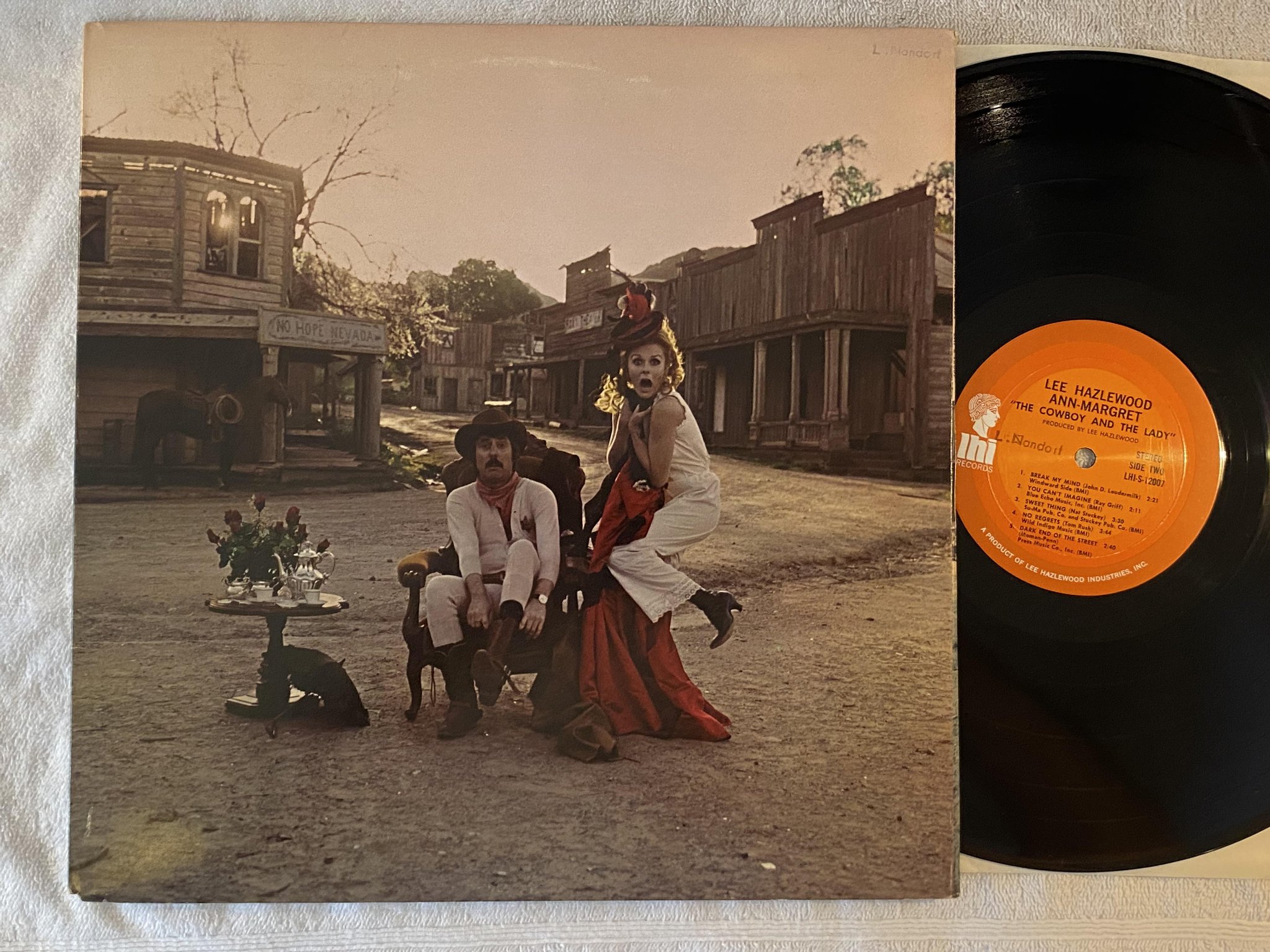 Omslagsbild för skivan LEE HAZLEWOOD & ANN MARGRET the cowboy and the lady LP -69 US LHI S-12007