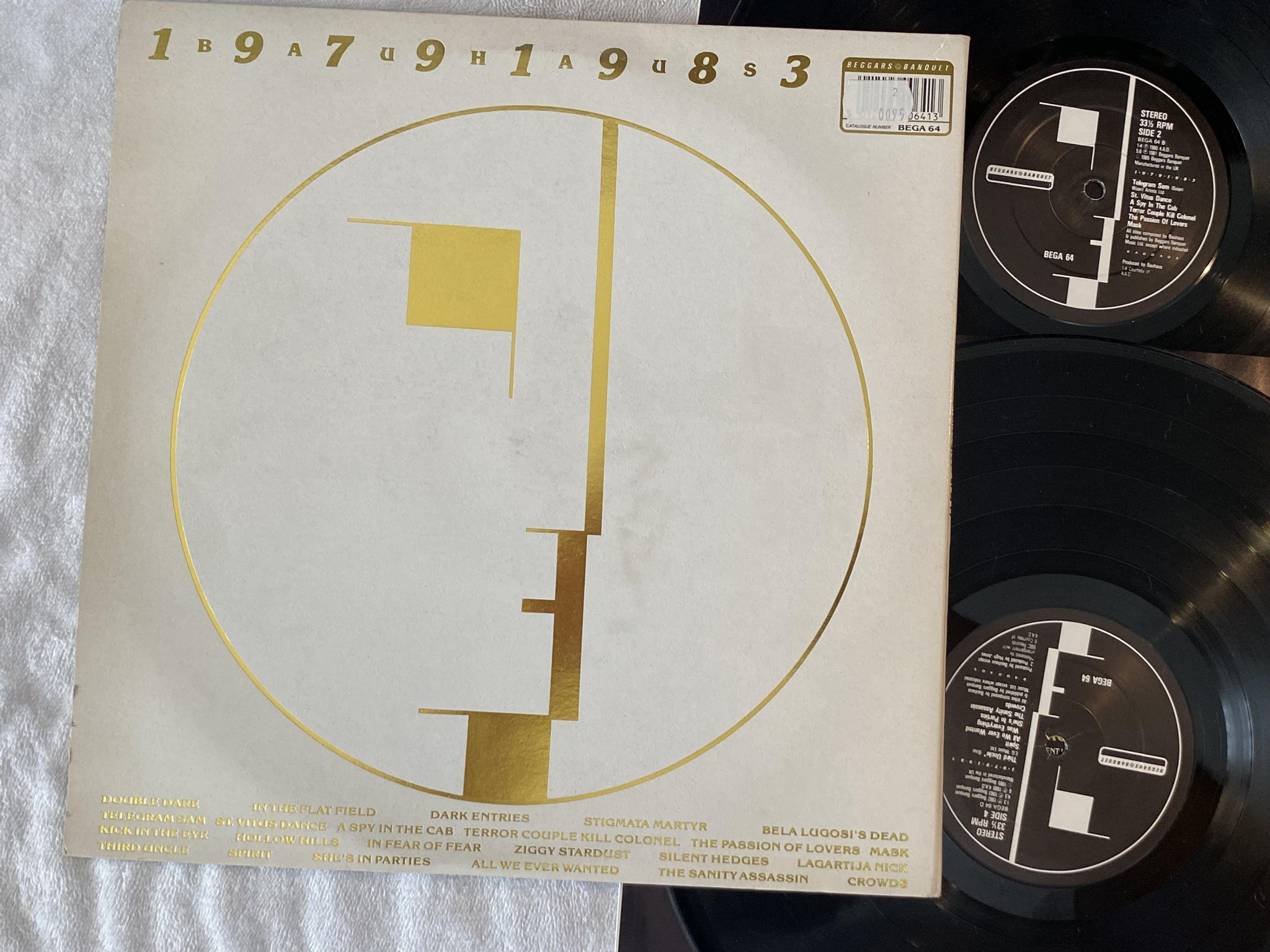 Omslagsbild för skivan BAUHAUS 1979-1983 2xLP -85 BEGGARS BANQUET BEGA 64