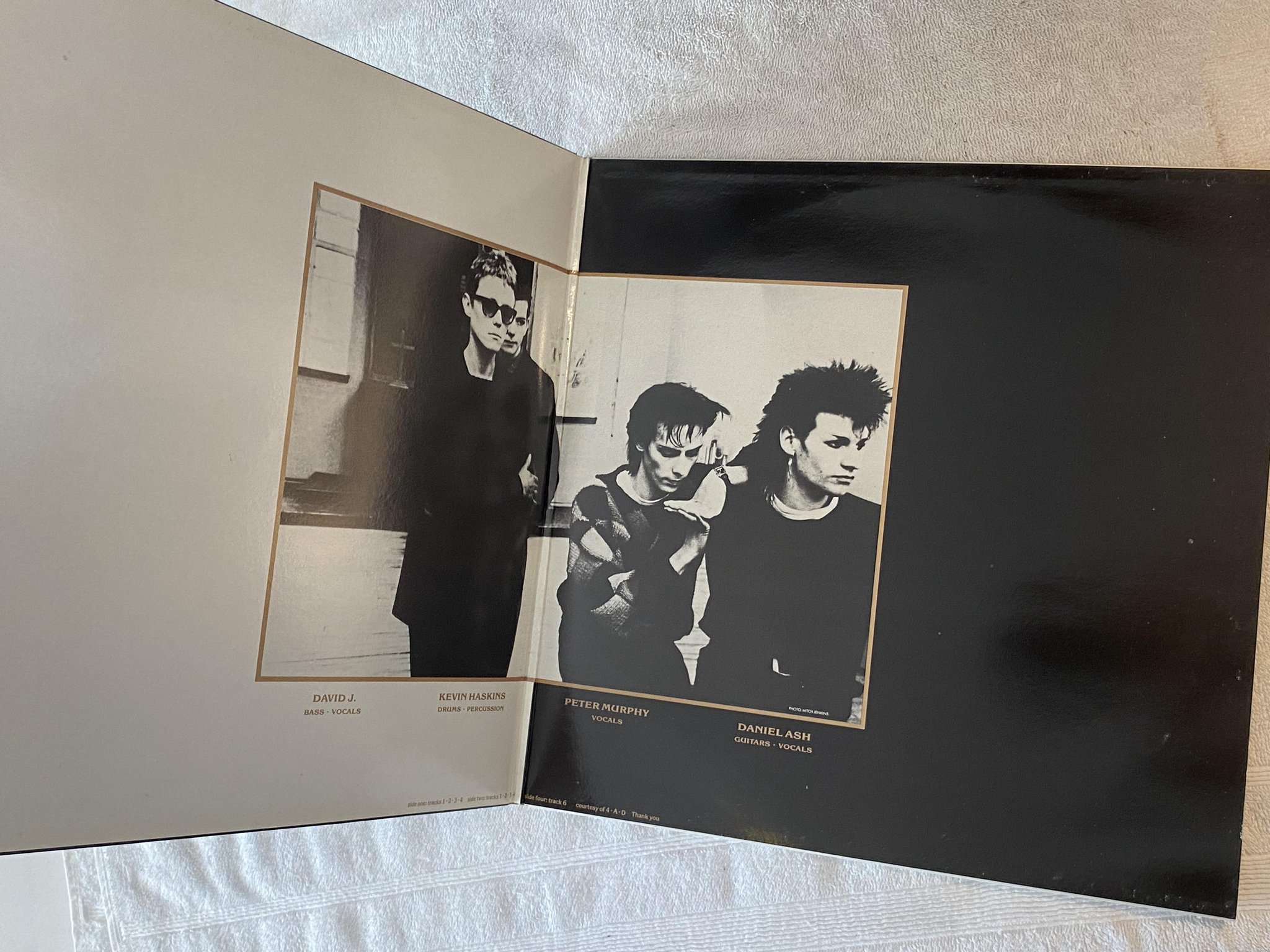 Omslagsbild för skivan BAUHAUS 1979-1983 2xLP -85 BEGGARS BANQUET BEGA 64