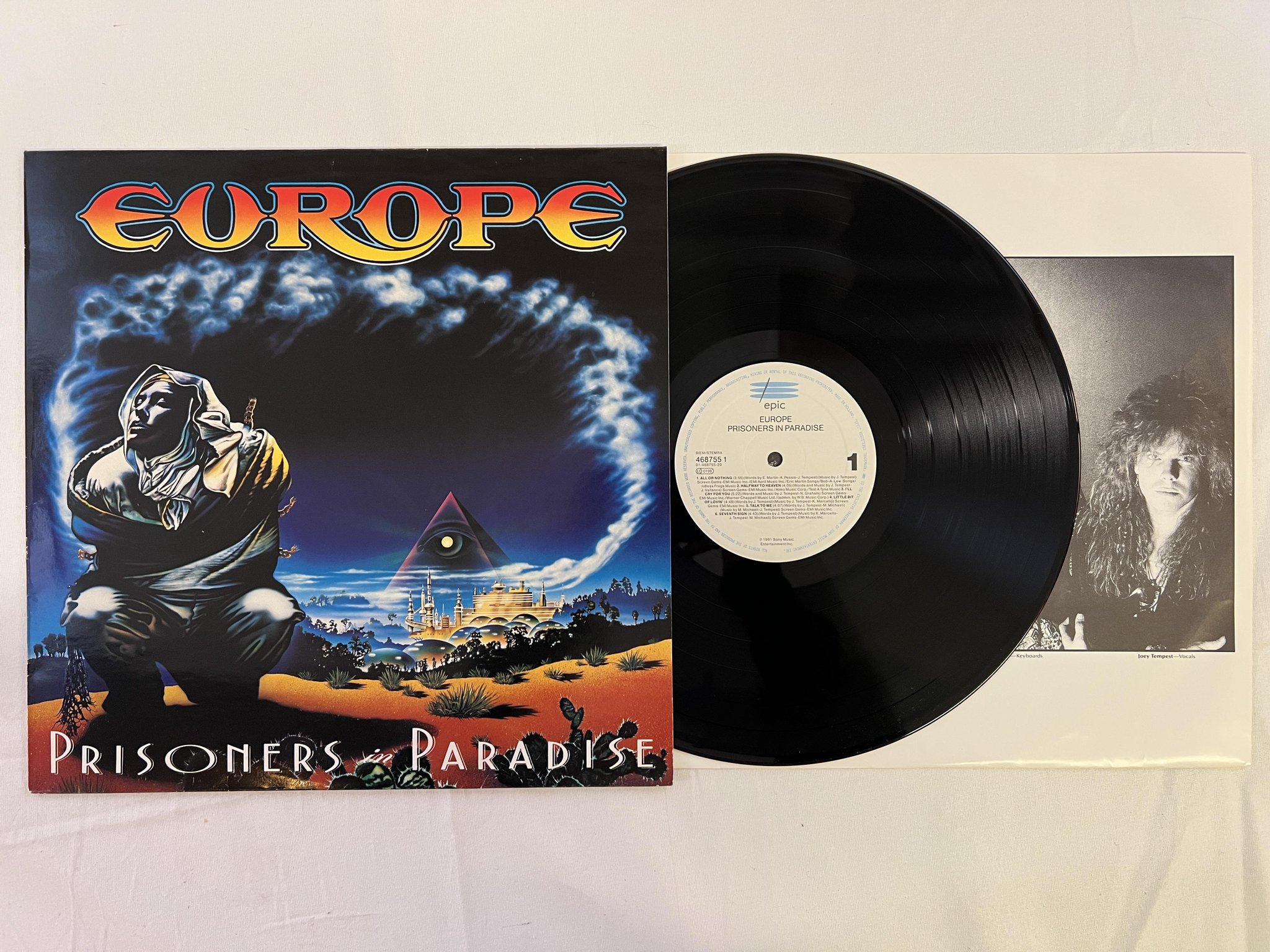 Omslagsbild för skivan EUROPE Prisoners In Paradise LP -91 EPIC EPC 4687551