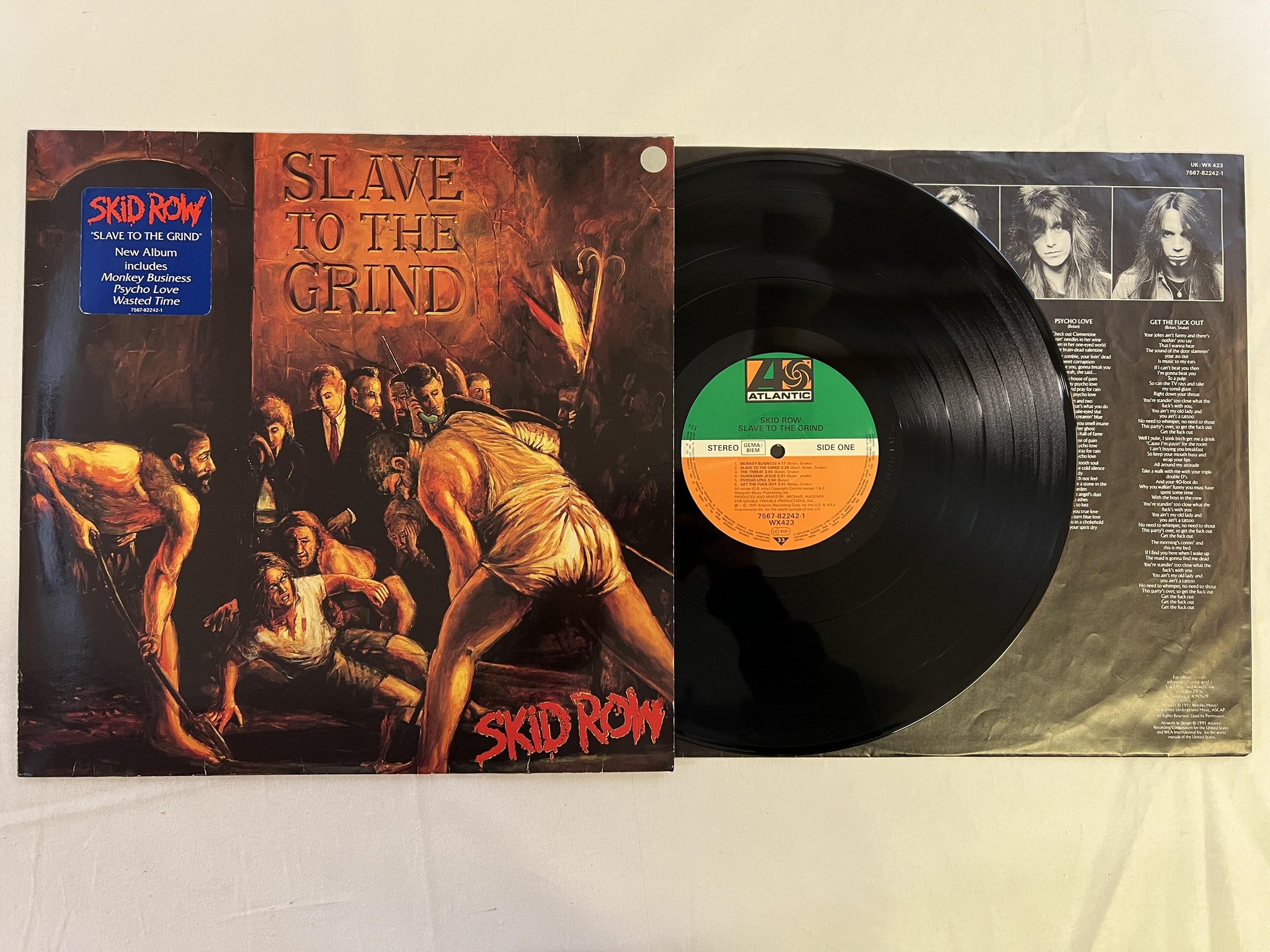 Omslagsbild för skivan SKID ROW slave to the grind LP -91 eu ATLANTIC 7567-82242-1