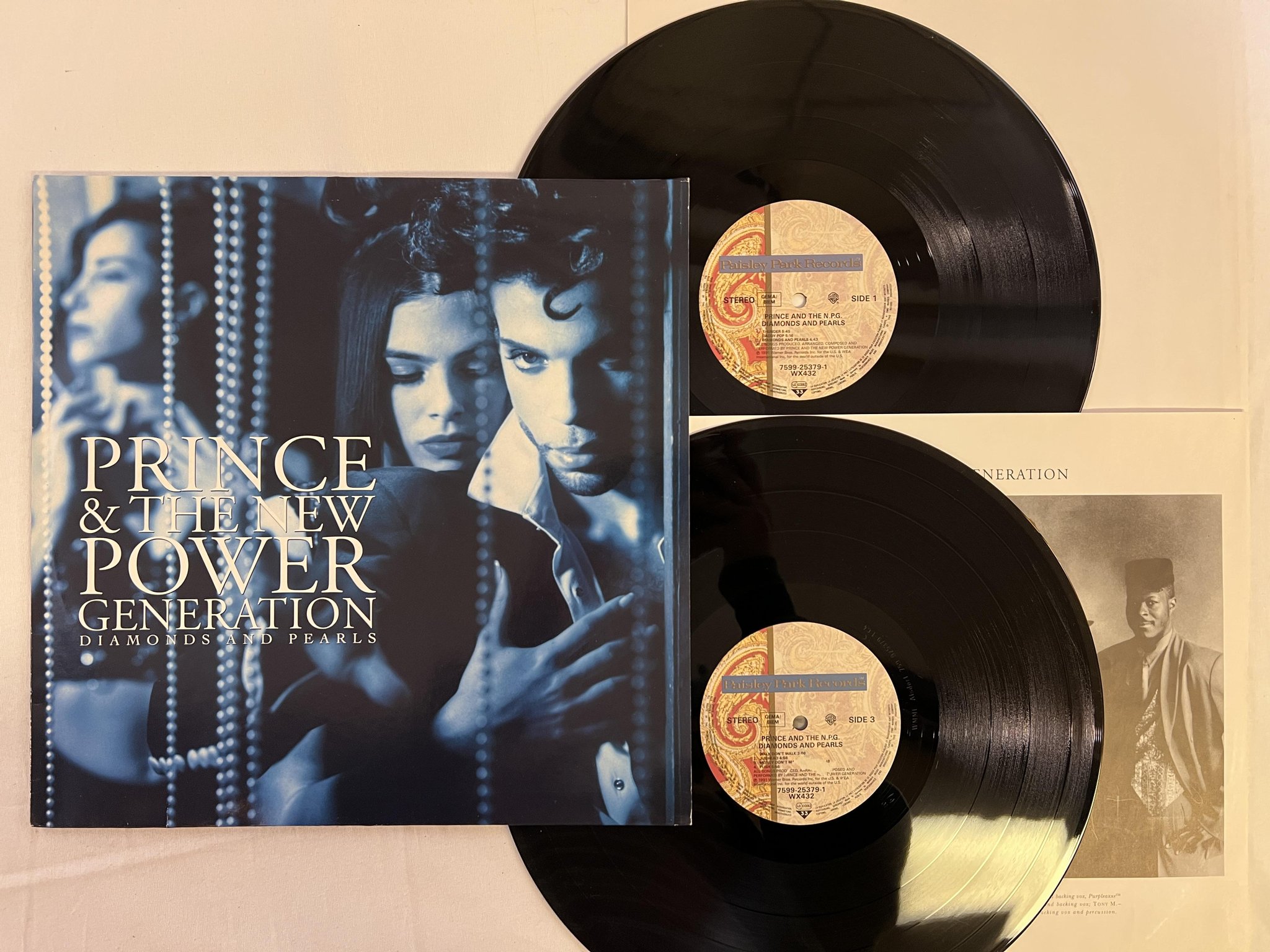 Omslagsbild för skivan PRINCE & THE NEW POWER GENERATION Diamonds And Pearls 2xLP -91 *** MAGICAL ***