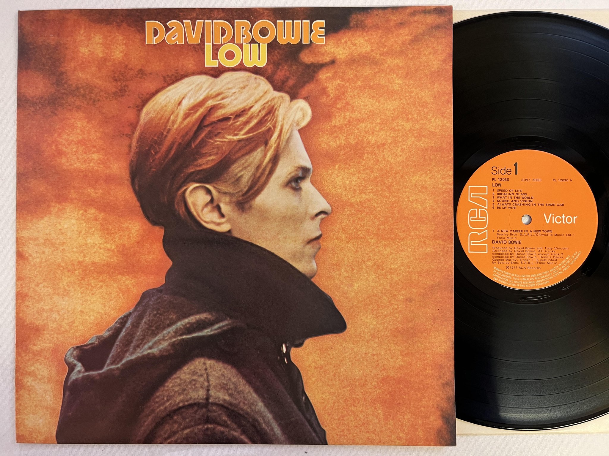 Omslagsbild för skivan DAVID BOWIE low LP -77 UK RCA PL 12030 
