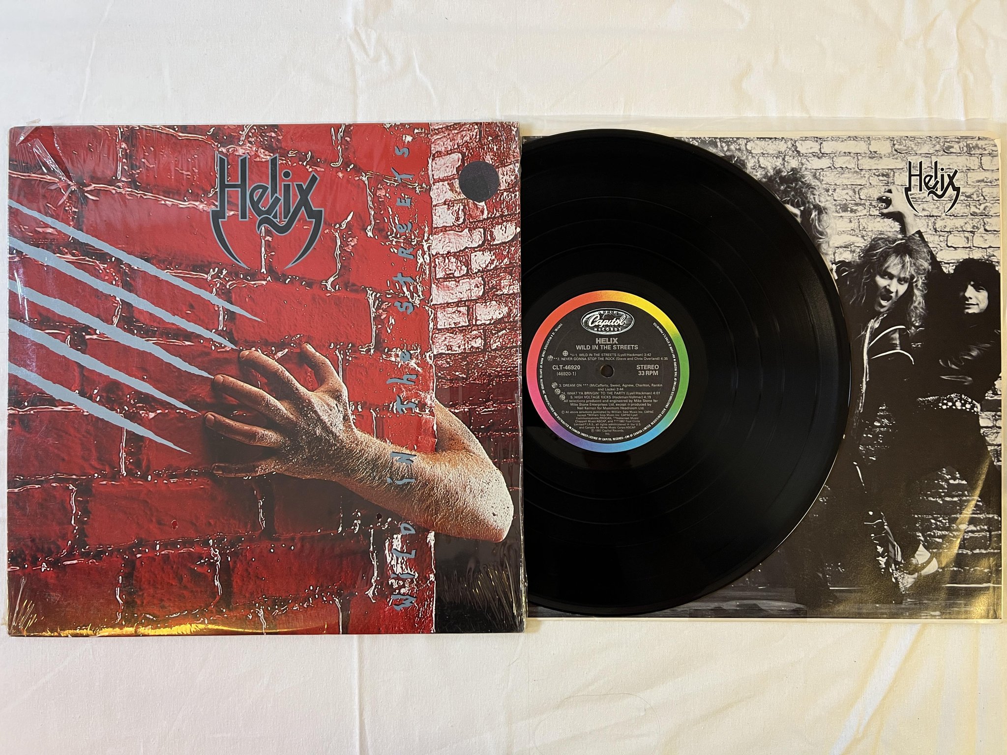 Omslagsbild för skivan HELIX wild in the streets LP -87 Can CAPITOL CLT 46920