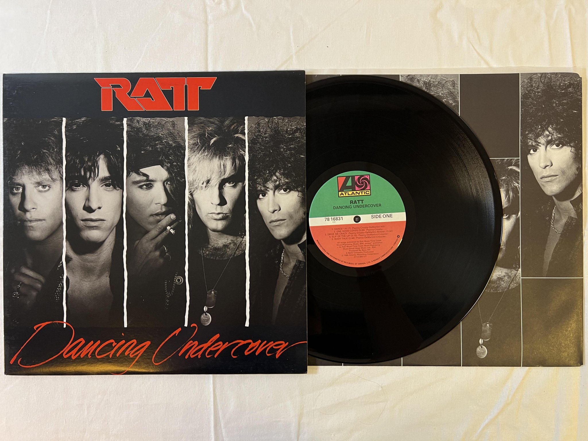 Omslagsbild för skivan RATT dancing under cover LP -86 Can ATLANTIC 78 16831