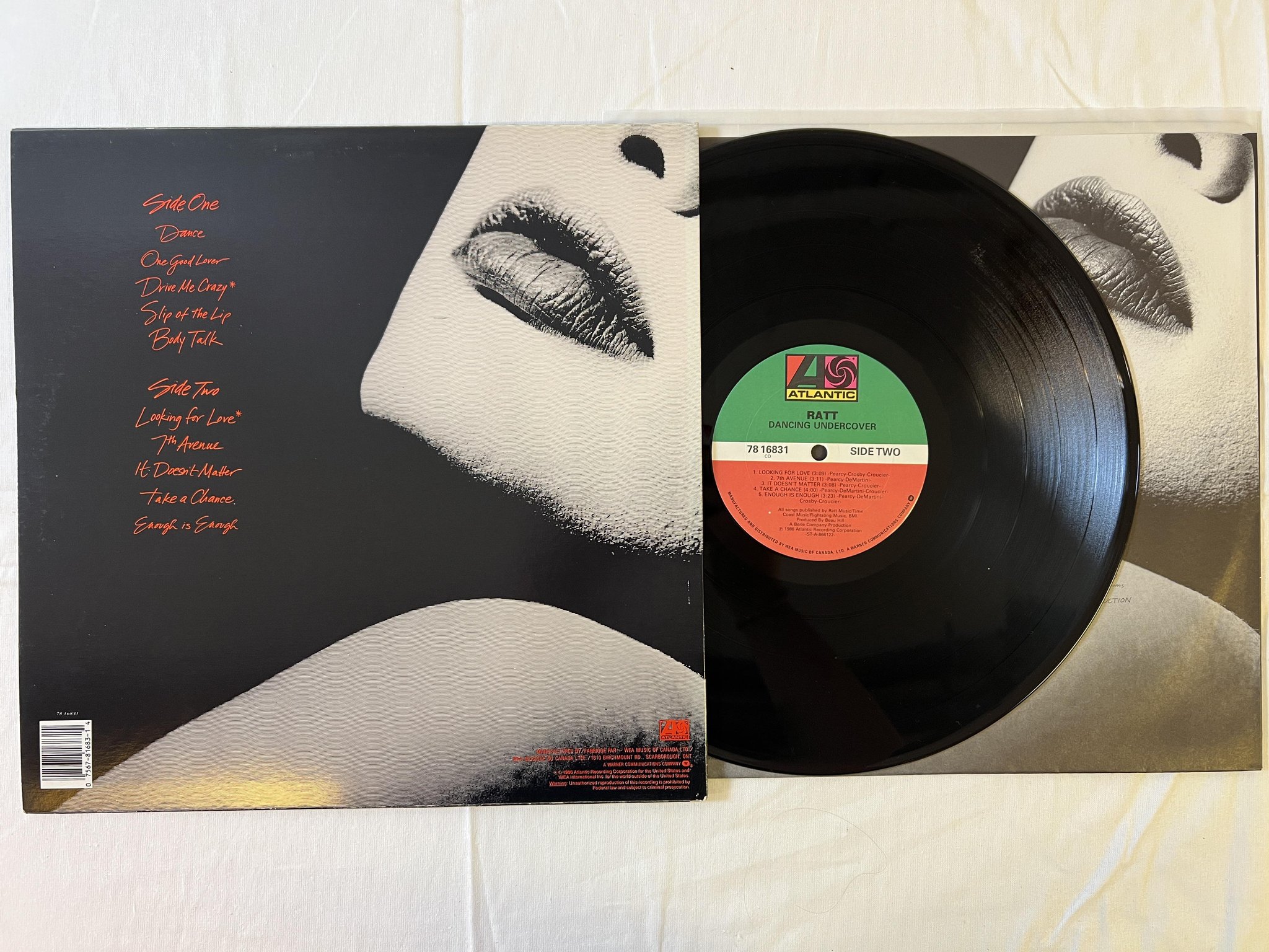 Omslagsbild för skivan RATT dancing under cover LP -86 Can ATLANTIC 78 16831