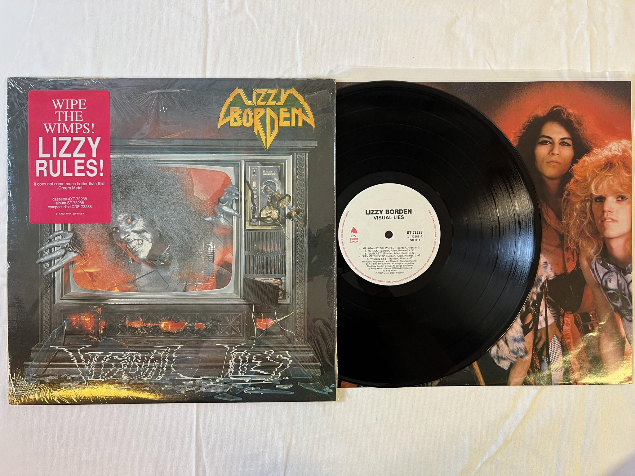 Omslagsbild för skivan LIZZY BORDEN visual lies LP -87 Can ENIGMA CANADA ST 73288