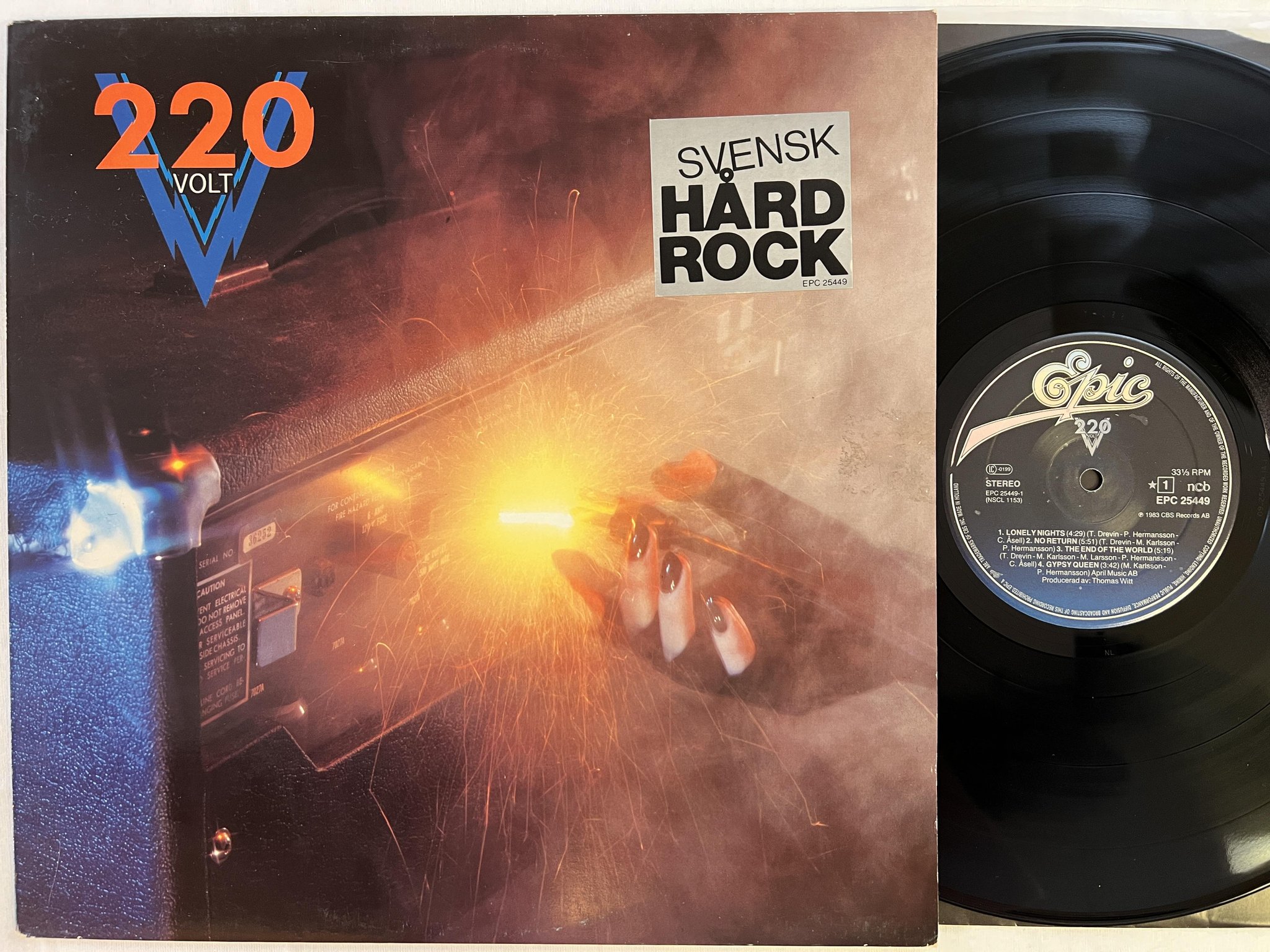 Omslagsbild för skivan 220V s/t LP -83 ncb EPIC 25449