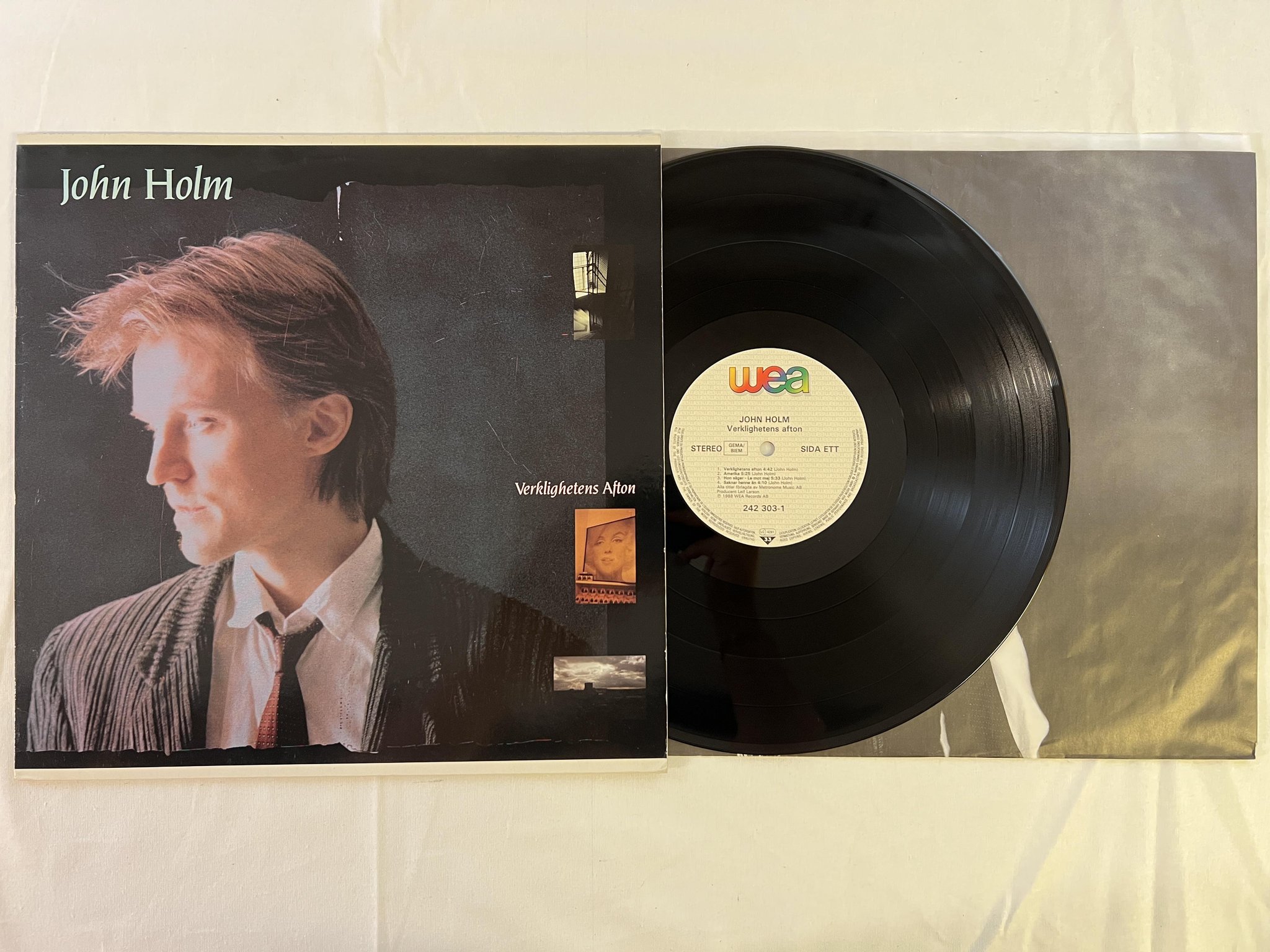 Omslagsbild för skivan JOHN HOLM verklighetens afton LP -88 WEA 242303-1