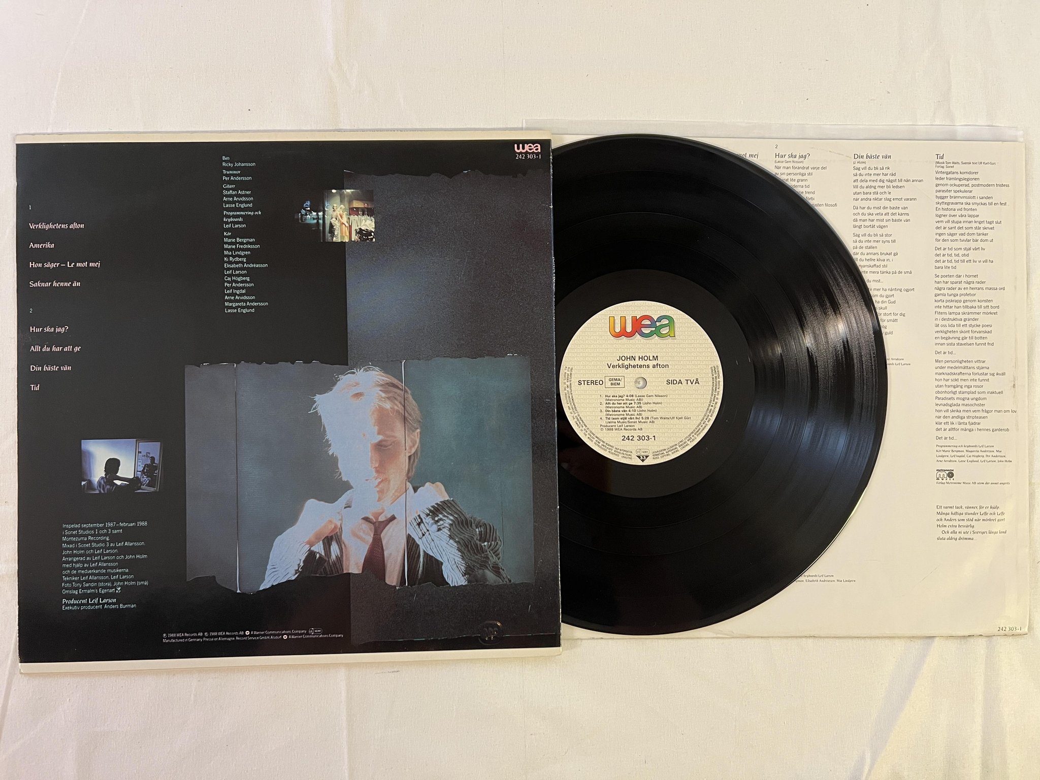 Omslagsbild för skivan JOHN HOLM verklighetens afton LP -88 WEA 242303-1