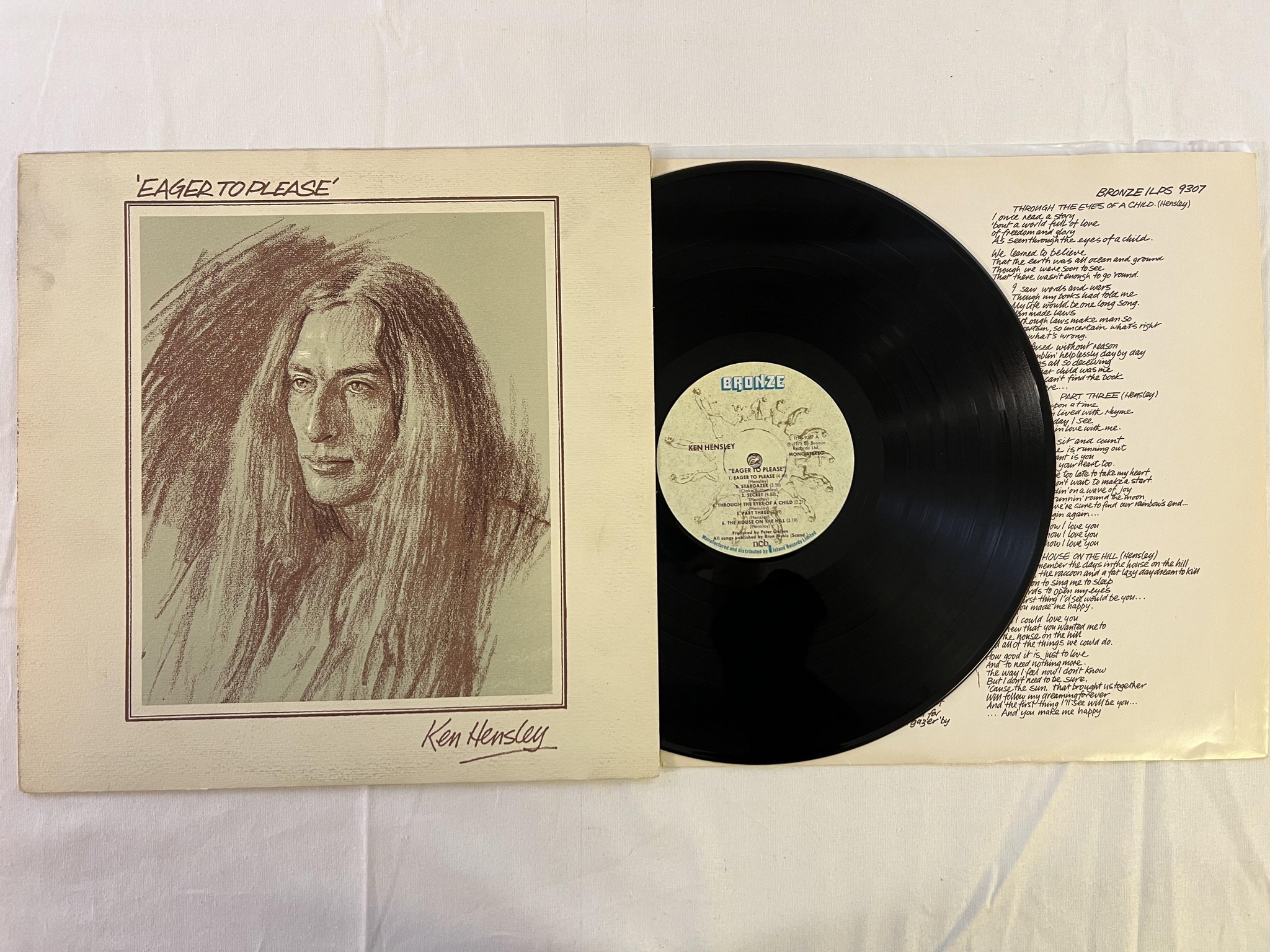 Omslagsbild för skivan KEN HENSLEY eager to please LP -75 ncb BRONZE ILPS 9307