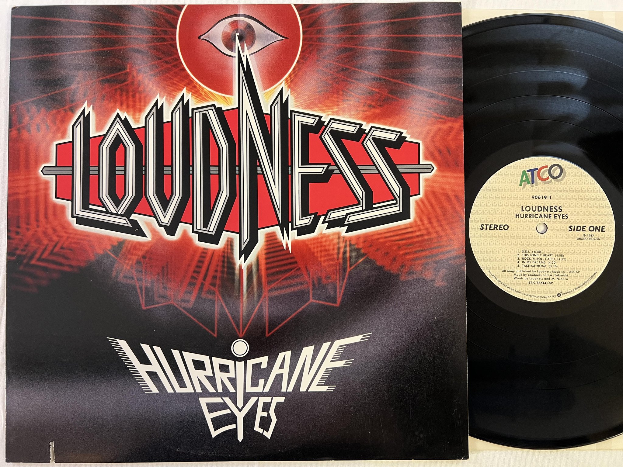 Omslagsbild för skivan LOUDNESS hurricane eyes LP -87 US ATCO 90619-1