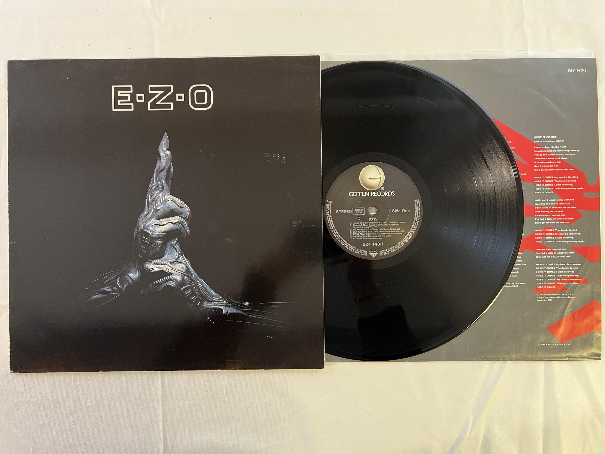 Omslagsbild för skivan E?Z?O s/t LP -87 Ger GEFFEN 924 143-1