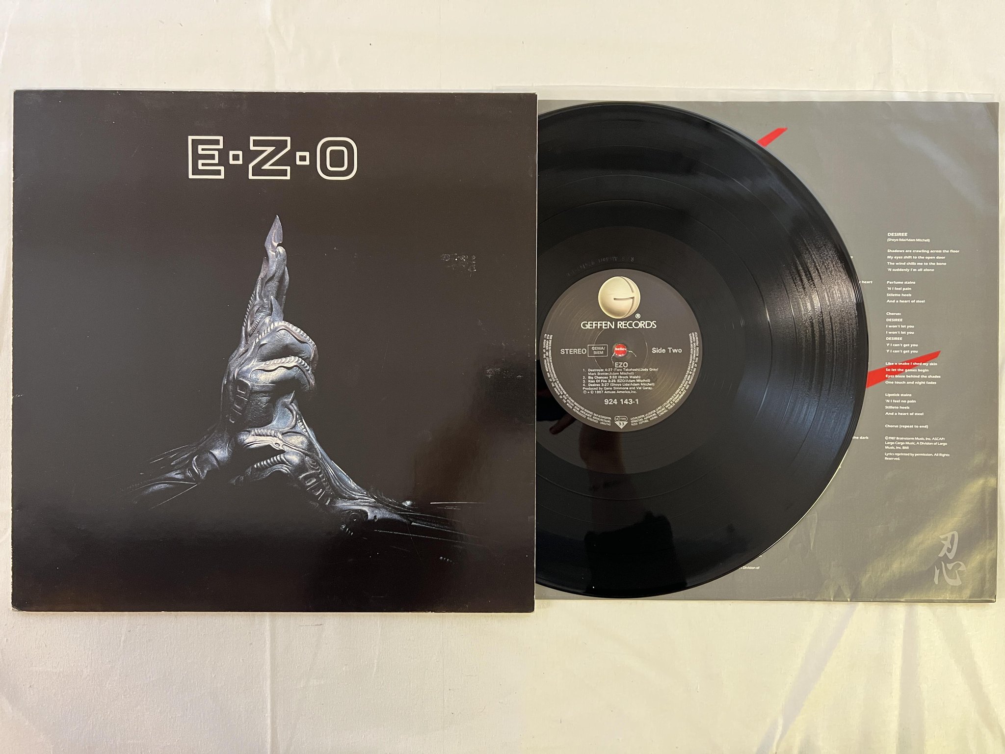 Omslagsbild för skivan E?Z?O s/t LP -87 Ger GEFFEN 924 143-1