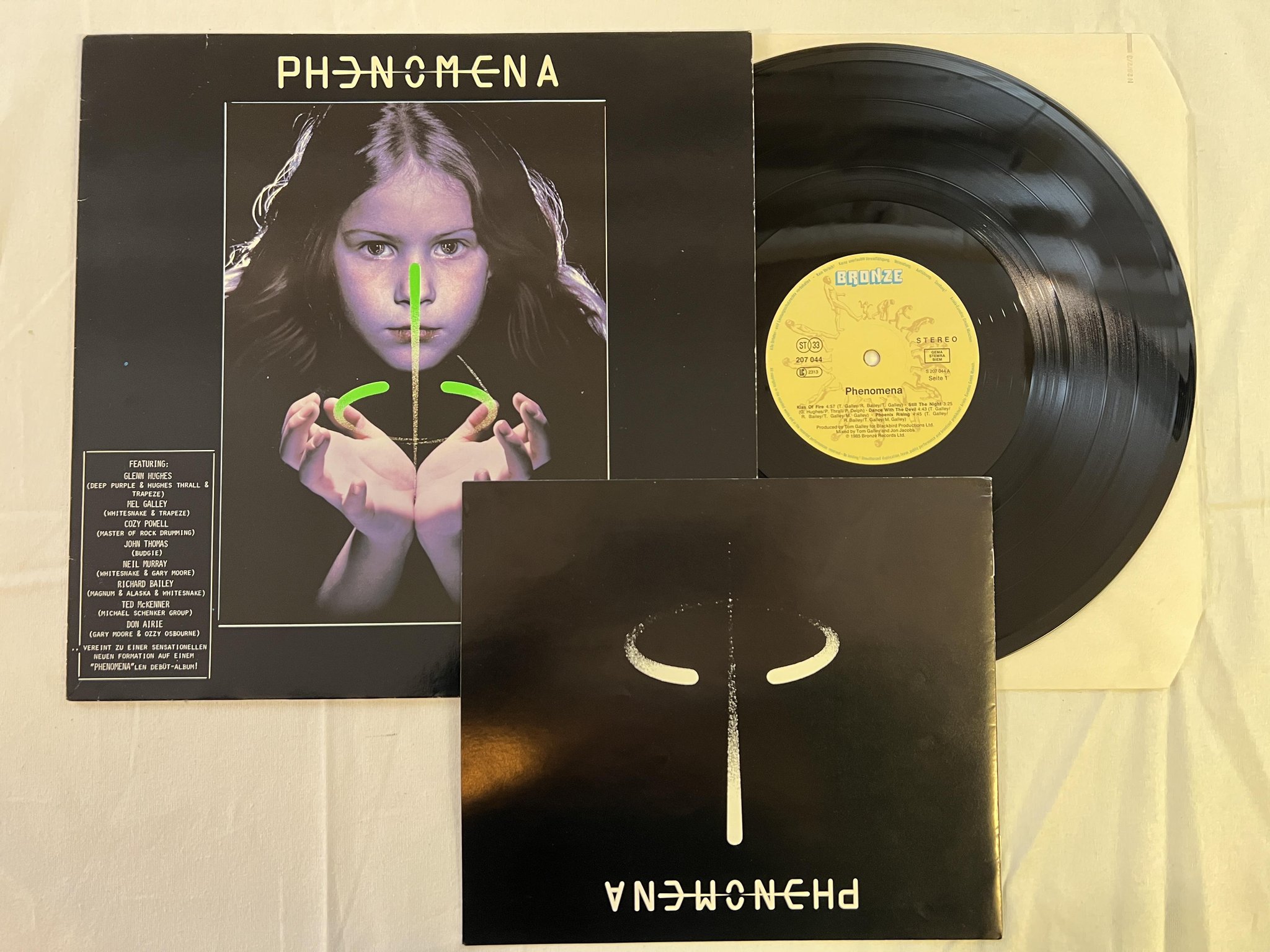 Omslagsbild för skivan PHENOMENA s/t LP -85 BRONZE 207 044