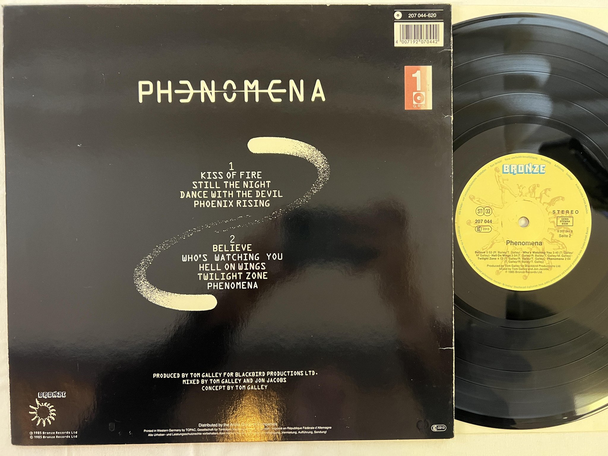 Omslagsbild för skivan PHENOMENA s/t LP -85 BRONZE 207 044