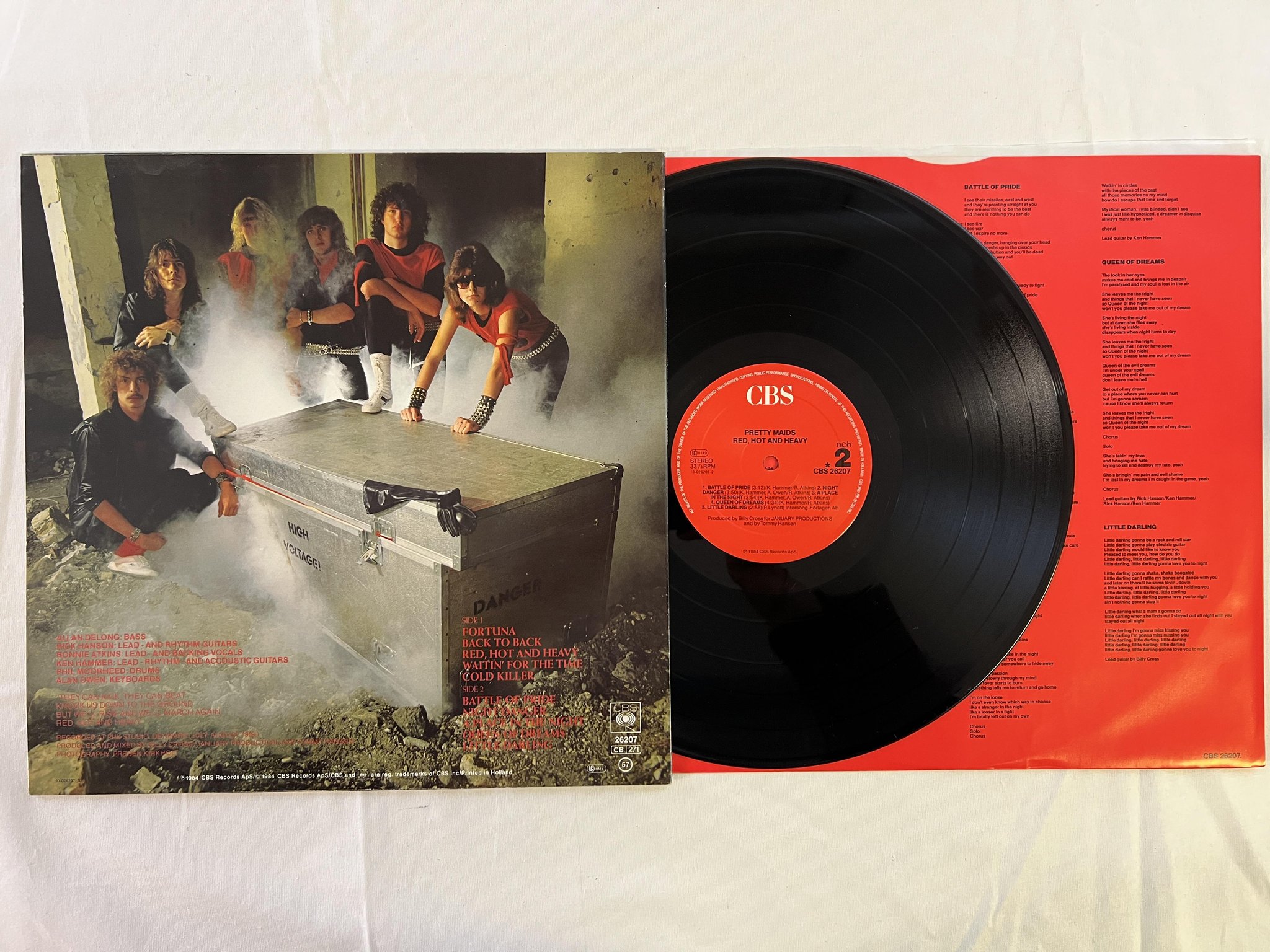 Omslagsbild för skivan PRETTY MAIDS red, hot and heavy LP -84 Hol CBS 26207