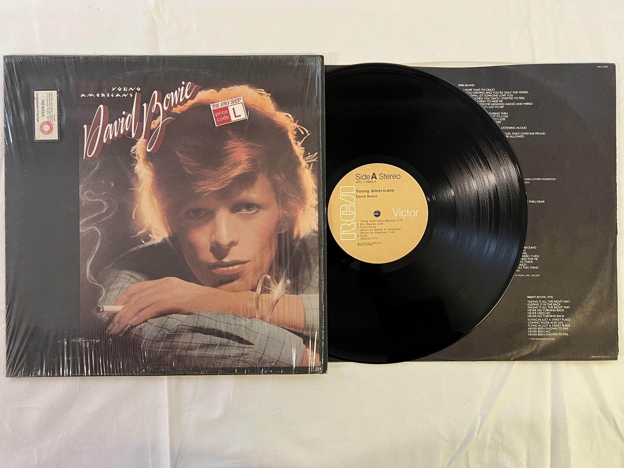 Omslagsbild för skivan DAVID BOWIE young americans LP -75 US RCA APL1-0998